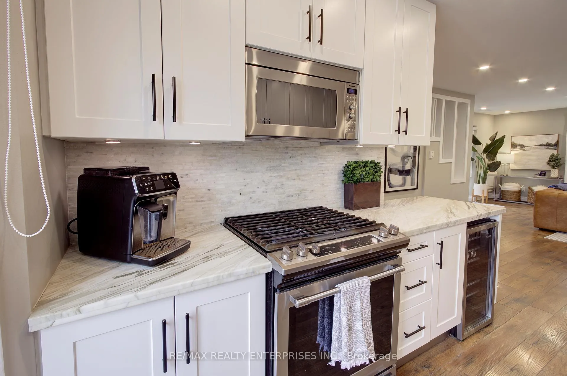 Photo 10 of 7 Normandy Place, Oakville, Central — HOMEH