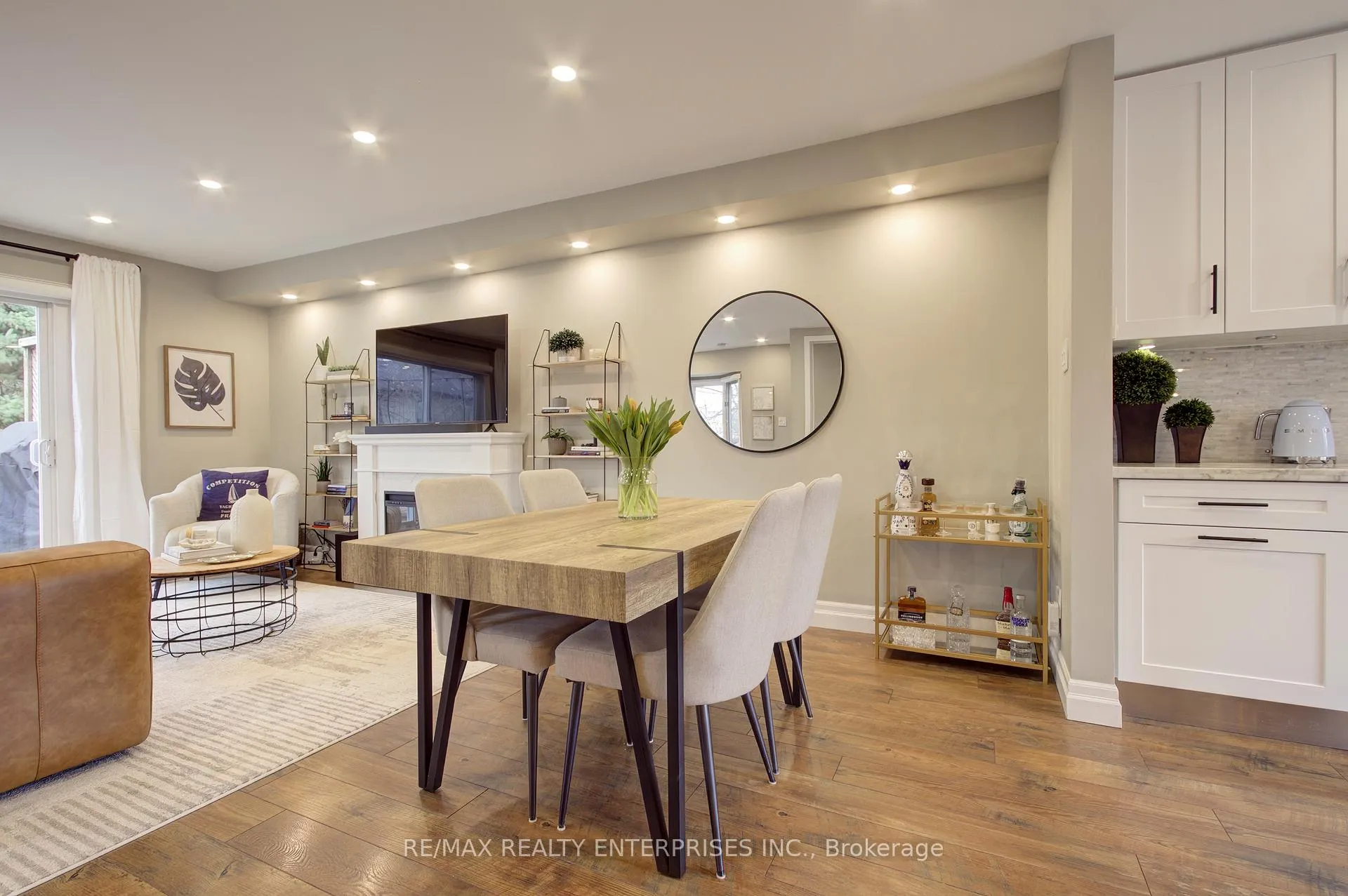 Photo 12 of 7 Normandy Place, Oakville, Central — HOMEH