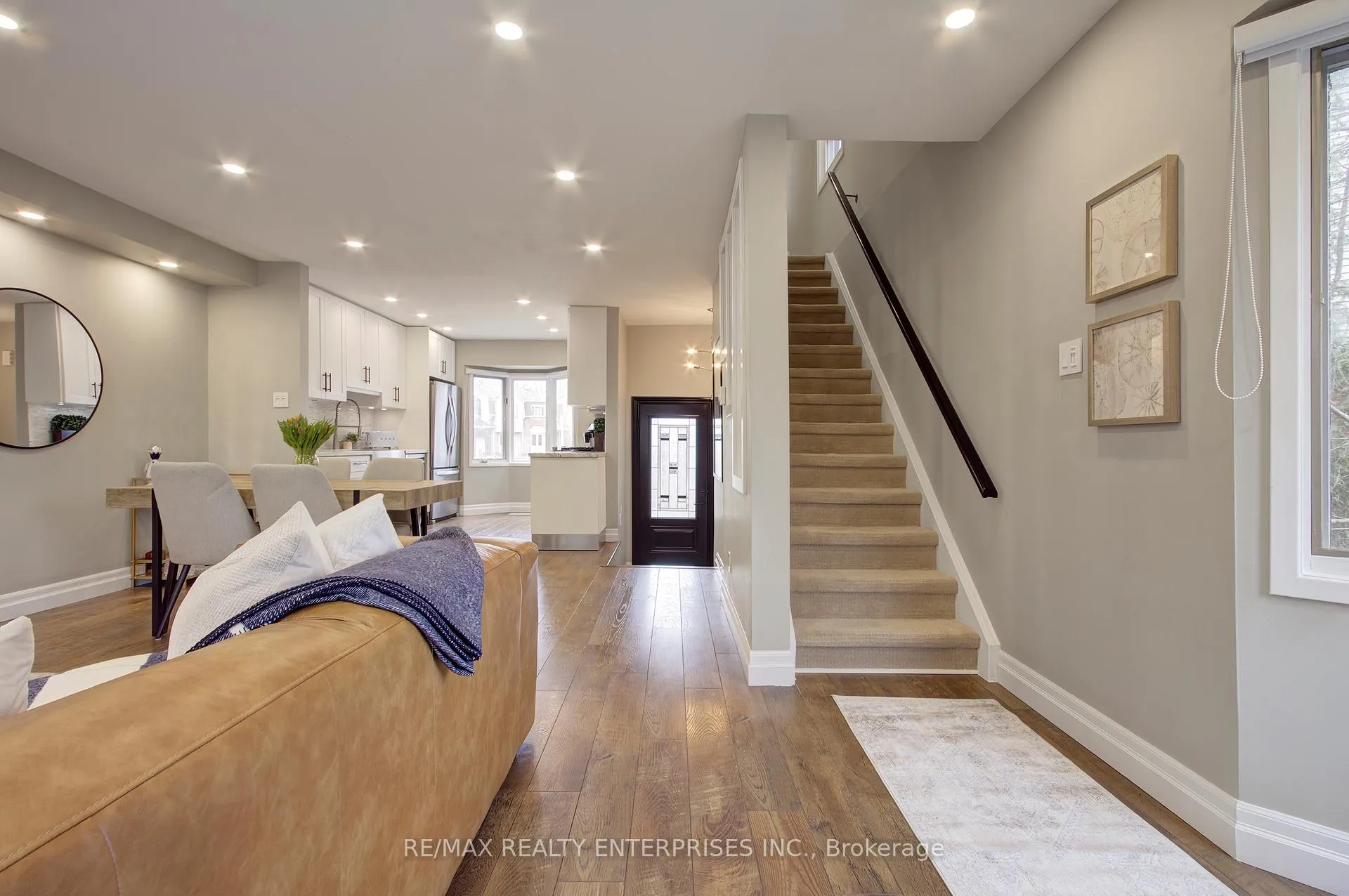 Photo 18 of 7 Normandy Place, Oakville, Central — HOMEH