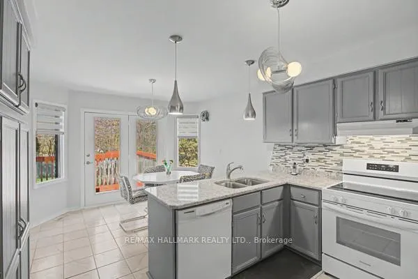 Photo 13 of 10 Haskell Crescent, Aurora, Aurora Highlands — HOMEH