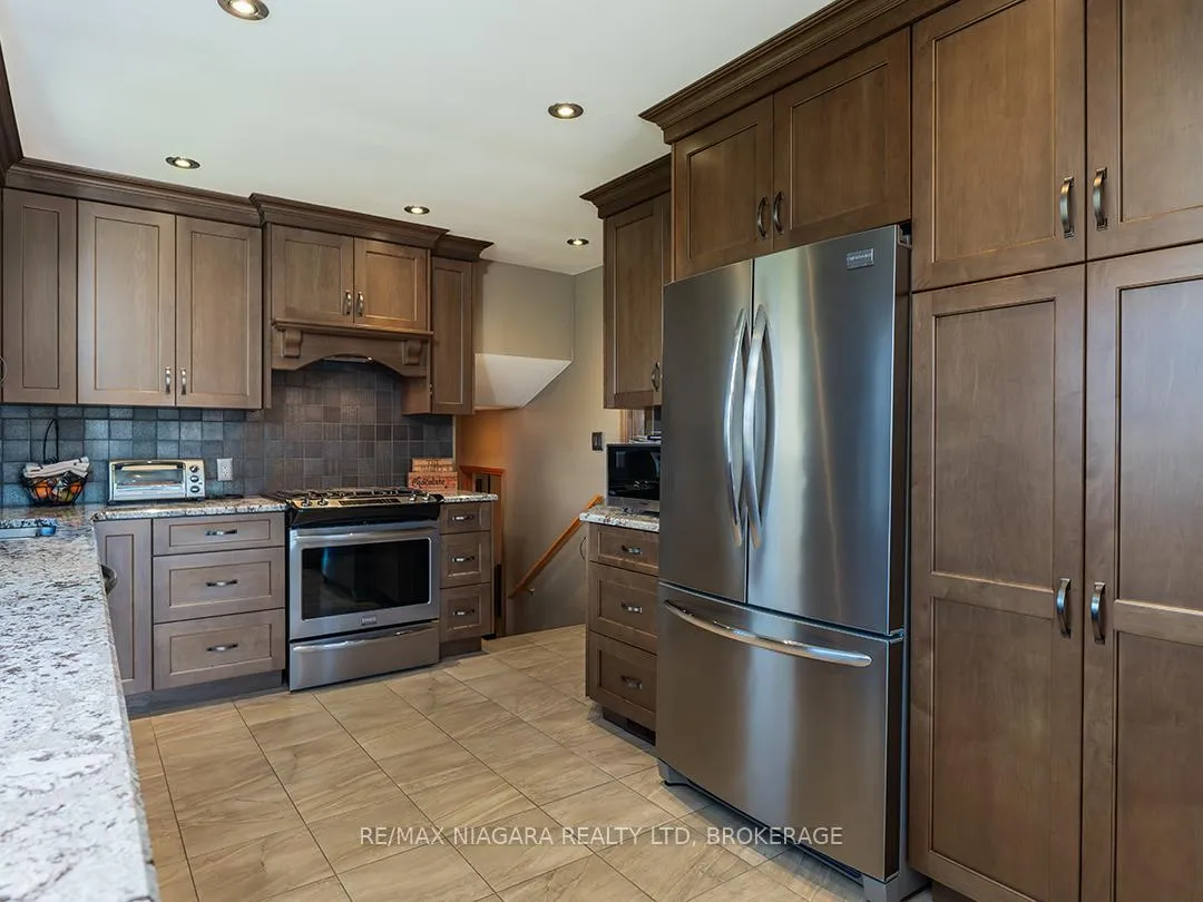 Photo 9 of 82 Scholfield Avenue, Port Colborne, Sugarloaf — HOMEH