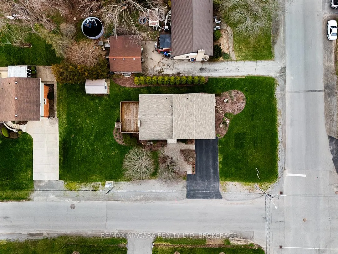 Photo 39 of 82 Scholfield Avenue, Port Colborne, Sugarloaf — HOMEH