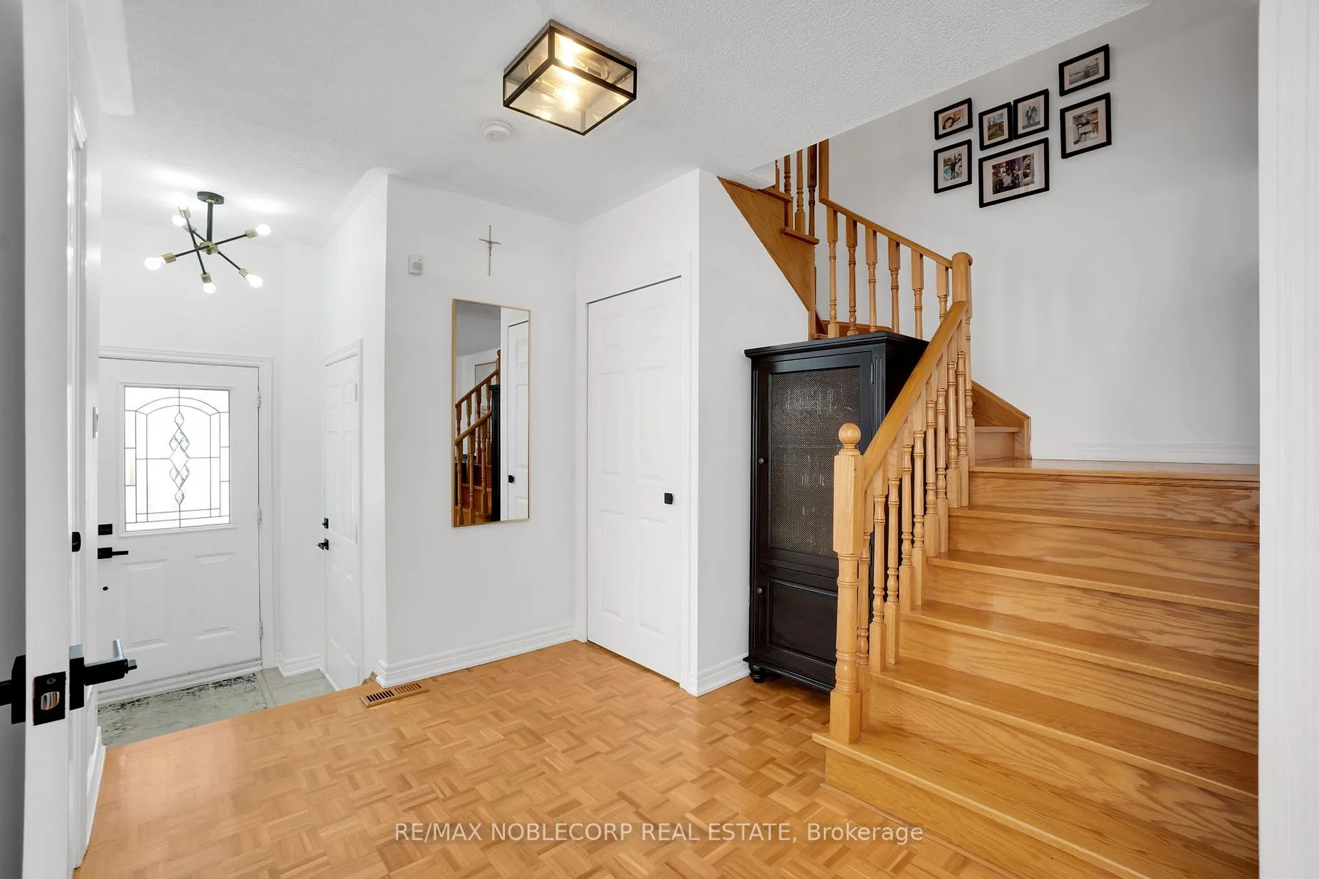 Photo 7 of 239 Royal Appian Crescent, Vaughan, Maple — HOMEH
