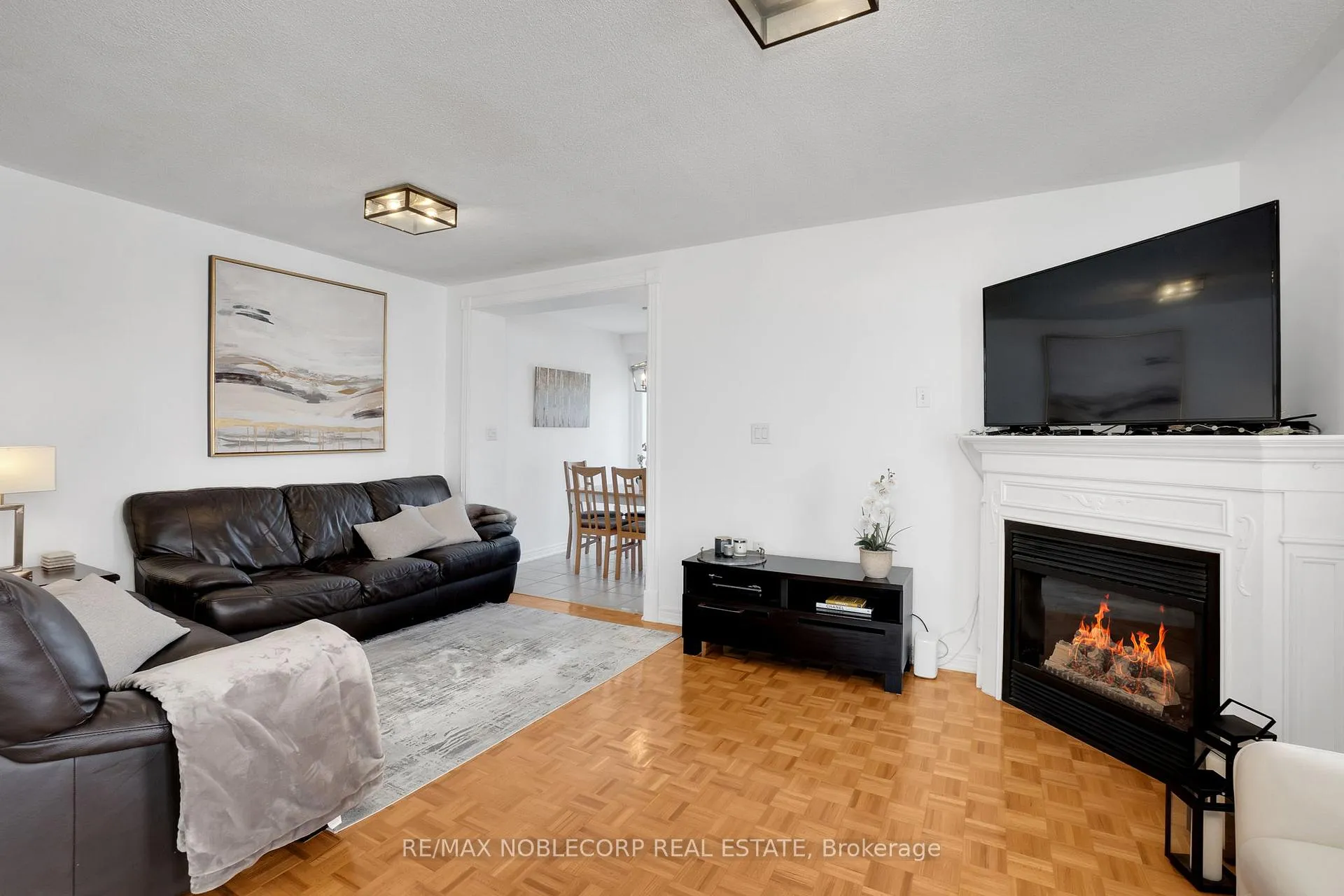 Photo 8 of 239 Royal Appian Crescent, Vaughan, Maple — HOMEH