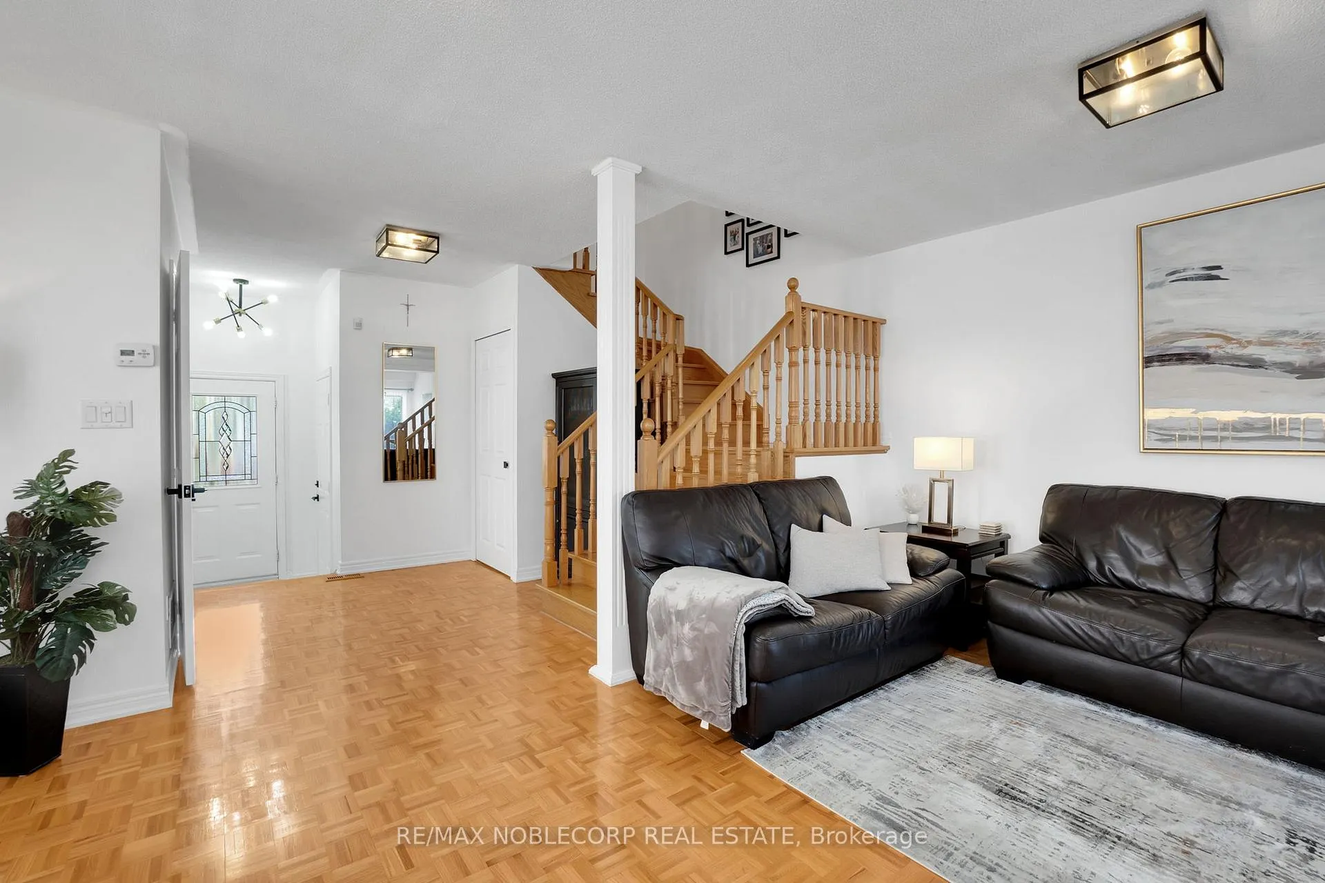 Photo 9 of 239 Royal Appian Crescent, Vaughan, Maple — HOMEH