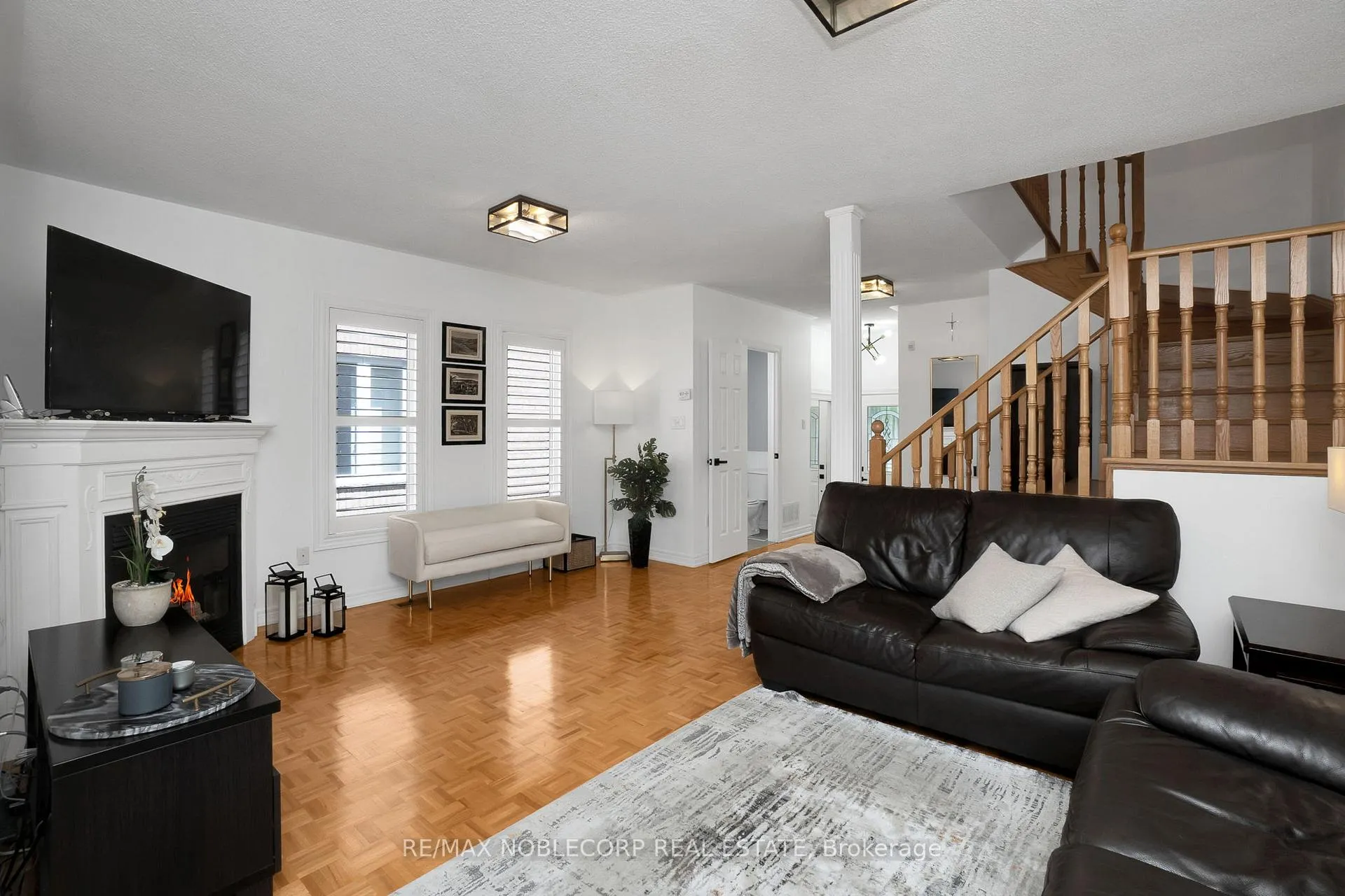 Photo 10 of 239 Royal Appian Crescent, Vaughan, Maple — HOMEH