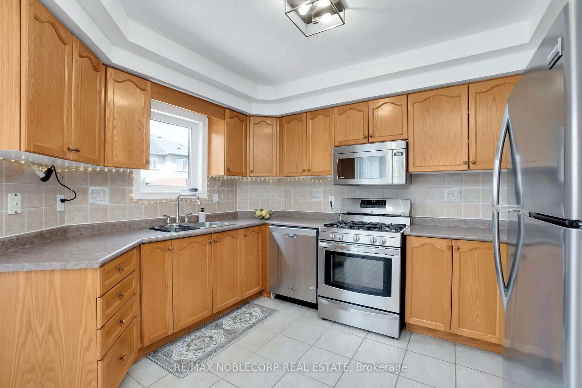 Photo 14 of 239 Royal Appian Crescent, Vaughan, Maple — HOMEH