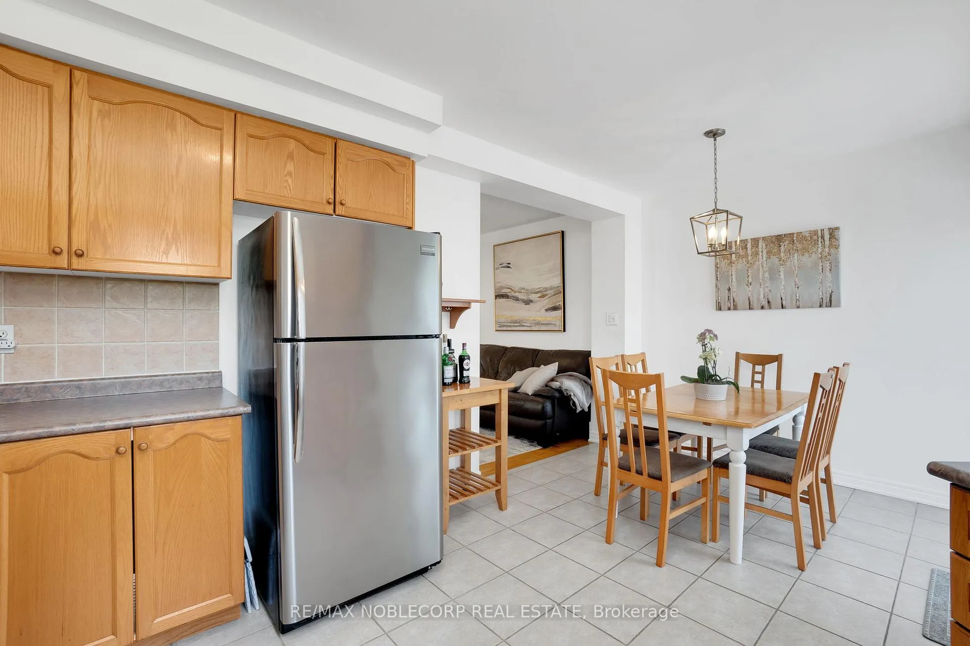 Photo 15 of 239 Royal Appian Crescent, Vaughan, Maple — HOMEH