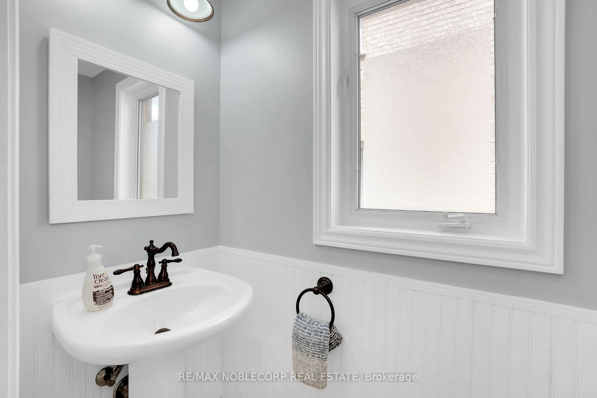 Photo 17 of 239 Royal Appian Crescent, Vaughan, Maple — HOMEH