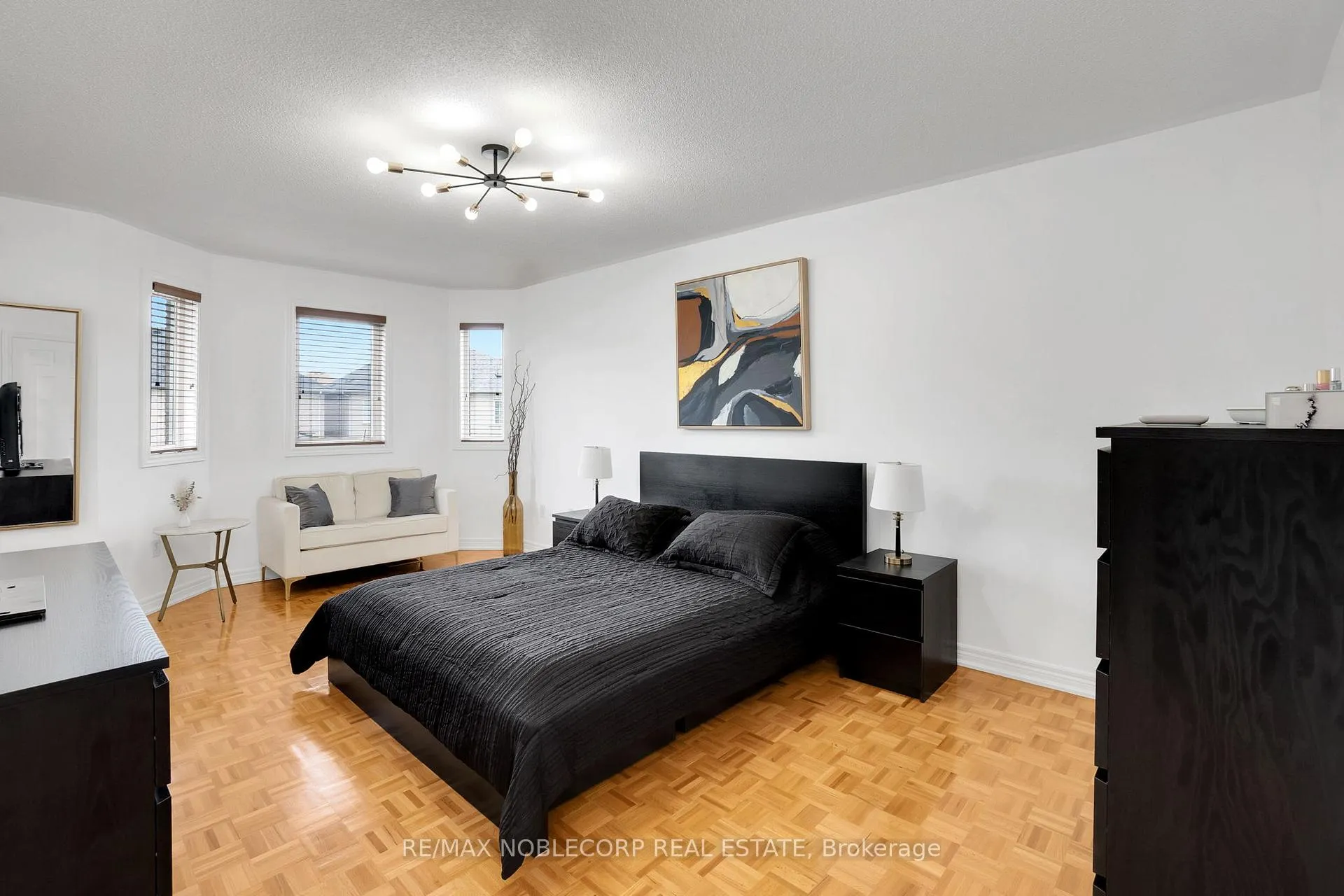 Photo 19 of 239 Royal Appian Crescent, Vaughan, Maple — HOMEH