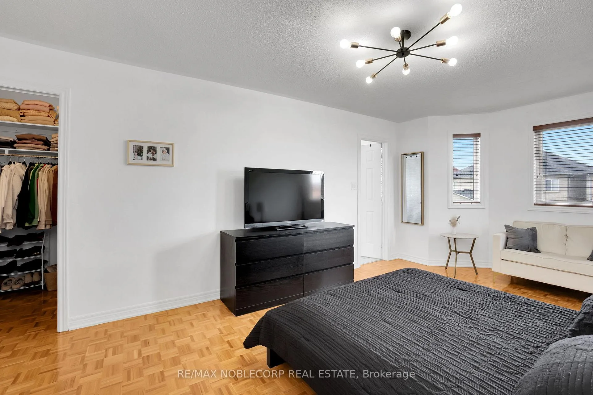 Photo 20 of 239 Royal Appian Crescent, Vaughan, Maple — HOMEH