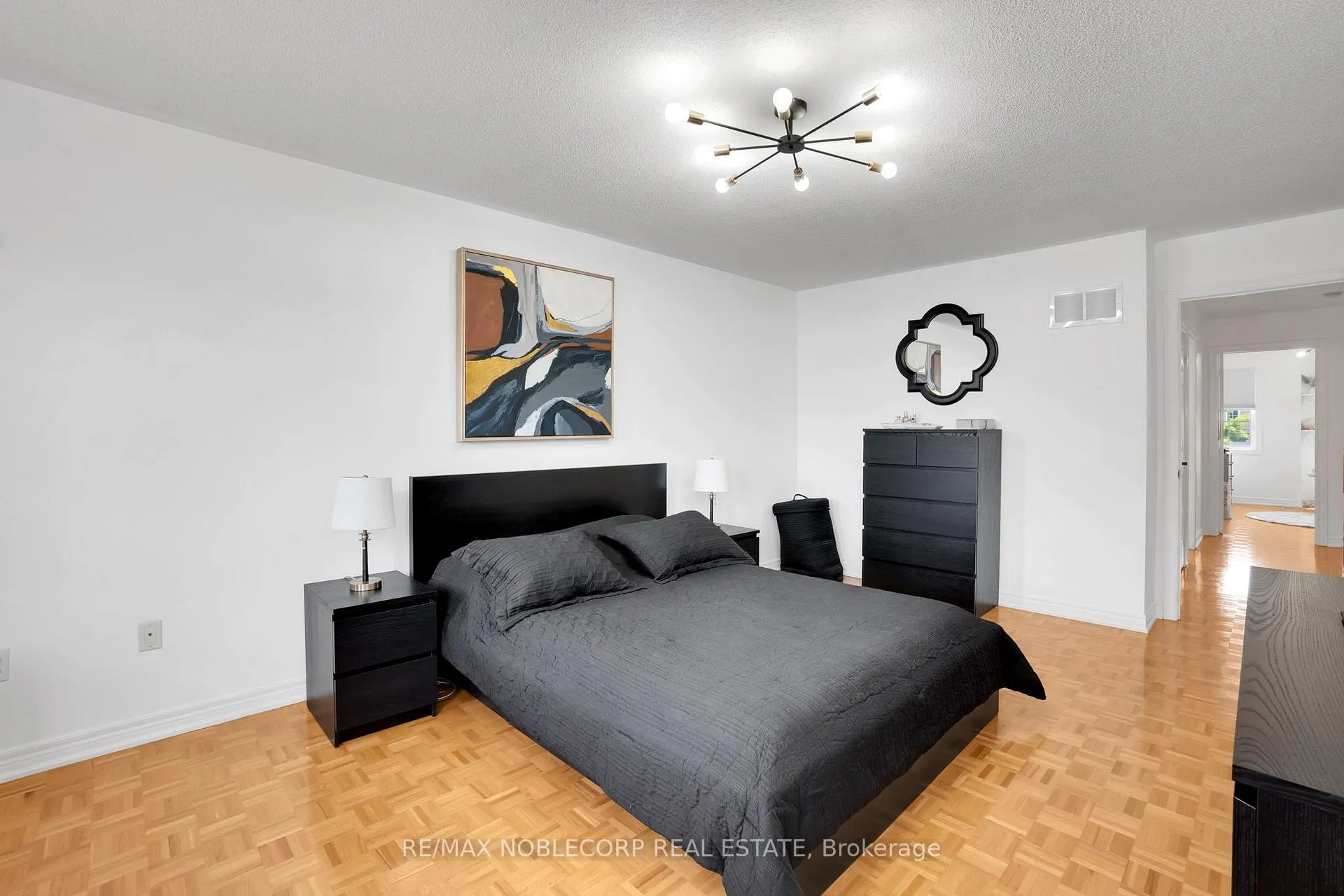 Photo 21 of 239 Royal Appian Crescent, Vaughan, Maple — HOMEH