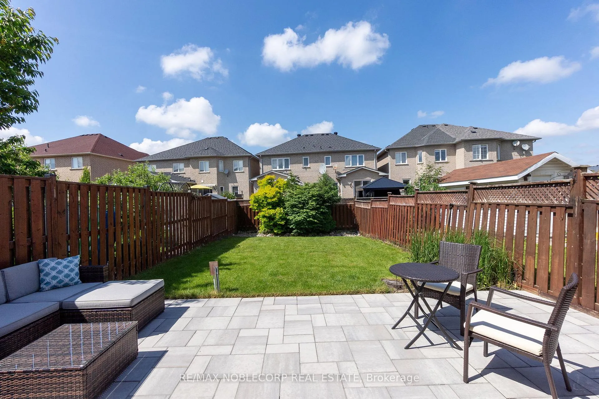 Photo 35 of 239 Royal Appian Crescent, Vaughan, Maple — HOMEH