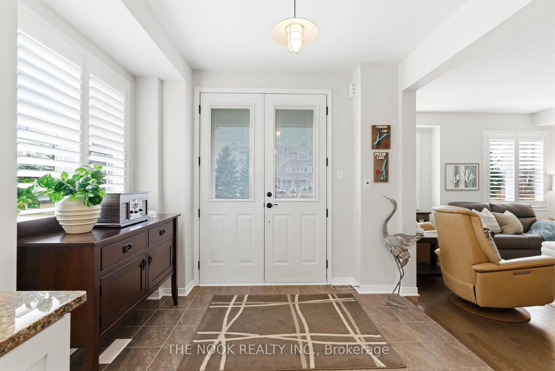 Photo 2 of 320 Lakebreeze Drive N, Clarington, Newcastle — HOMEH