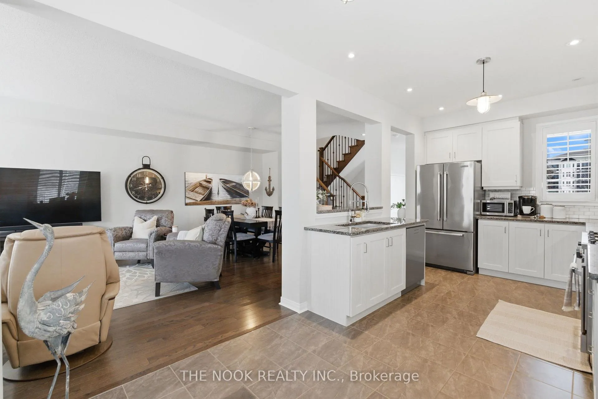 Photo 3 of 320 Lakebreeze Drive N, Clarington, Newcastle — HOMEH