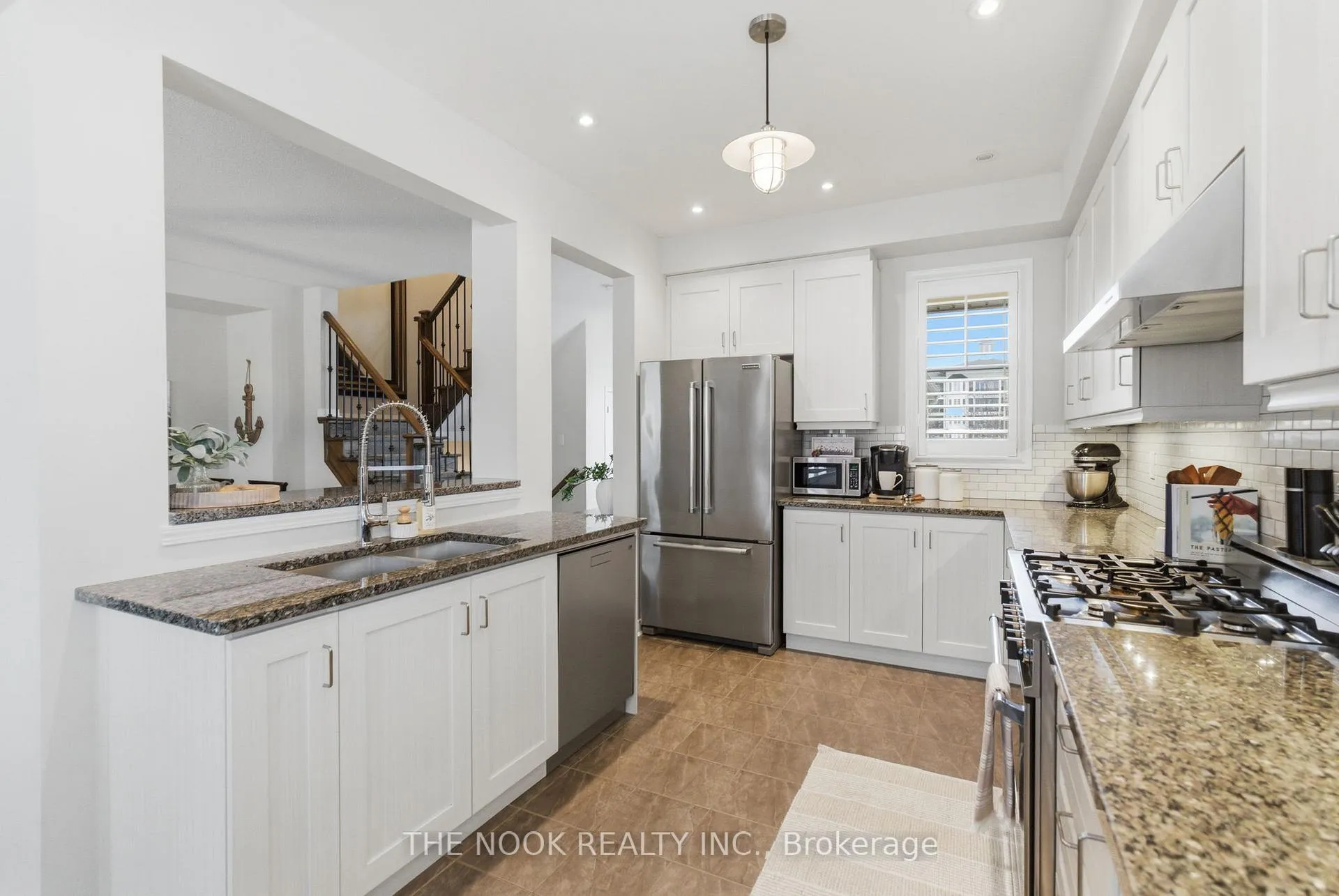 Photo 4 of 320 Lakebreeze Drive N, Clarington, Newcastle — HOMEH