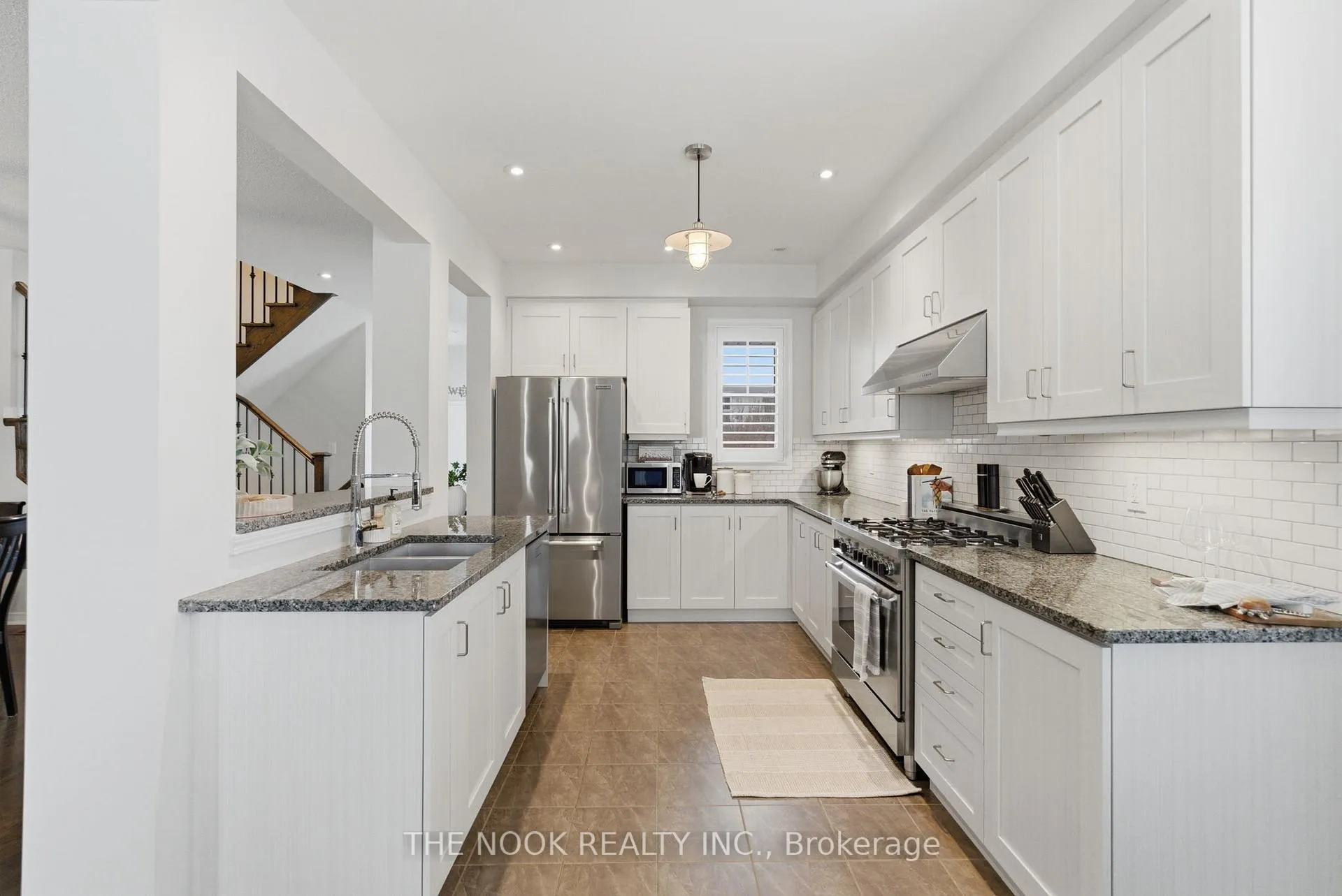 Photo 5 of 320 Lakebreeze Drive N, Clarington, Newcastle — HOMEH