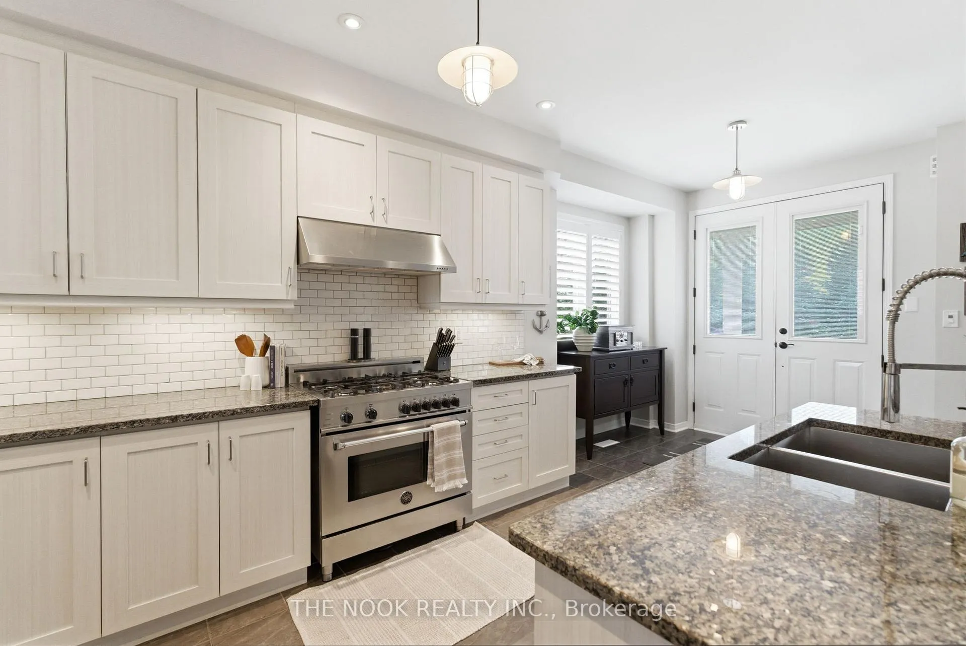 Photo 8 of 320 Lakebreeze Drive N, Clarington, Newcastle — HOMEH