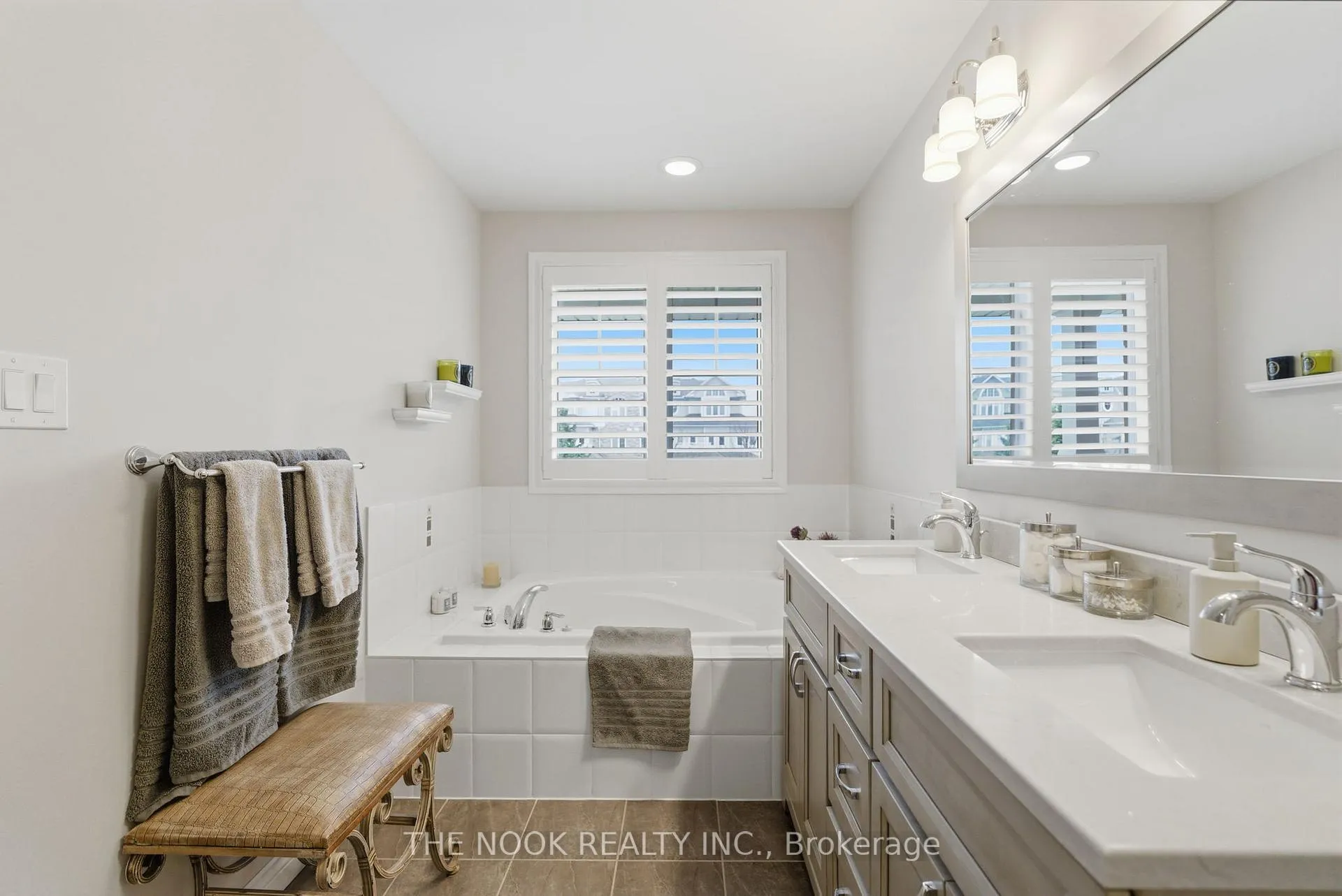 Photo 22 of 320 Lakebreeze Drive N, Clarington, Newcastle — HOMEH