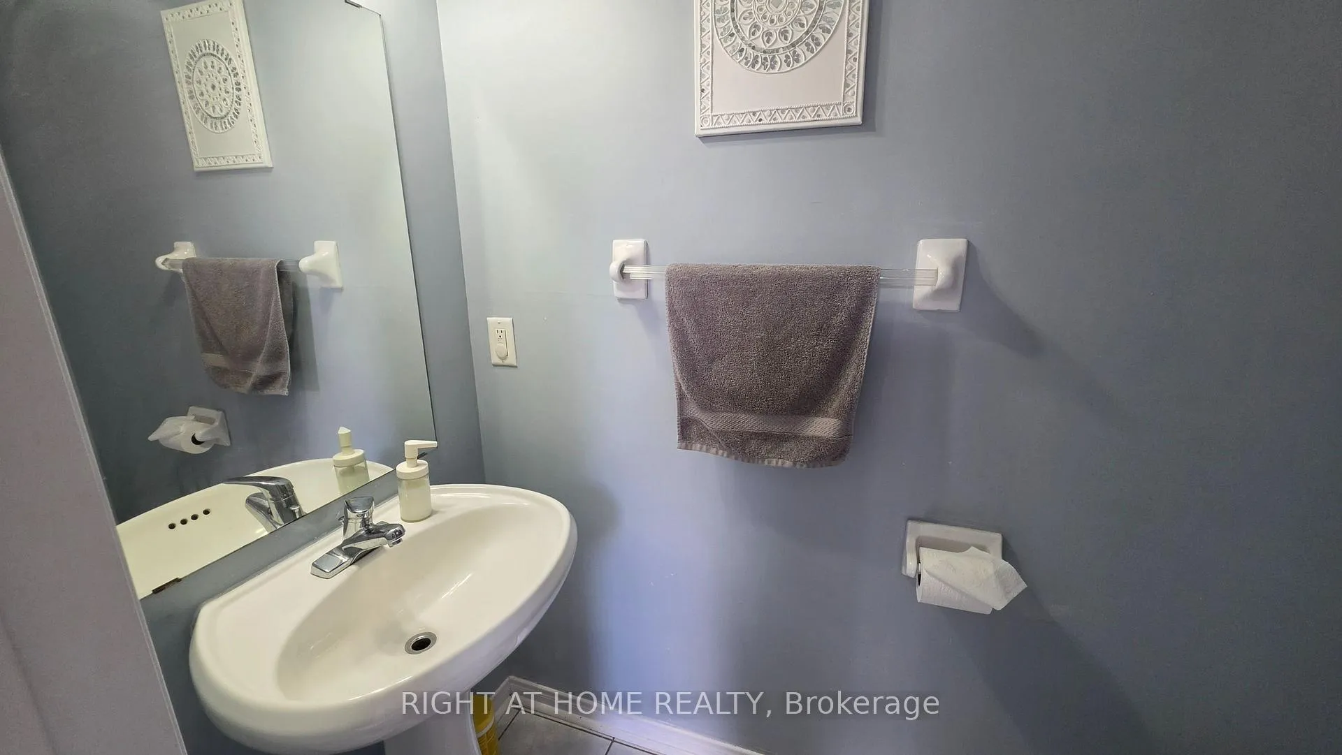 Photo 6 of 15 Tanglemere Crescent, Brampton, Fletcher's Meadow — HOMEH