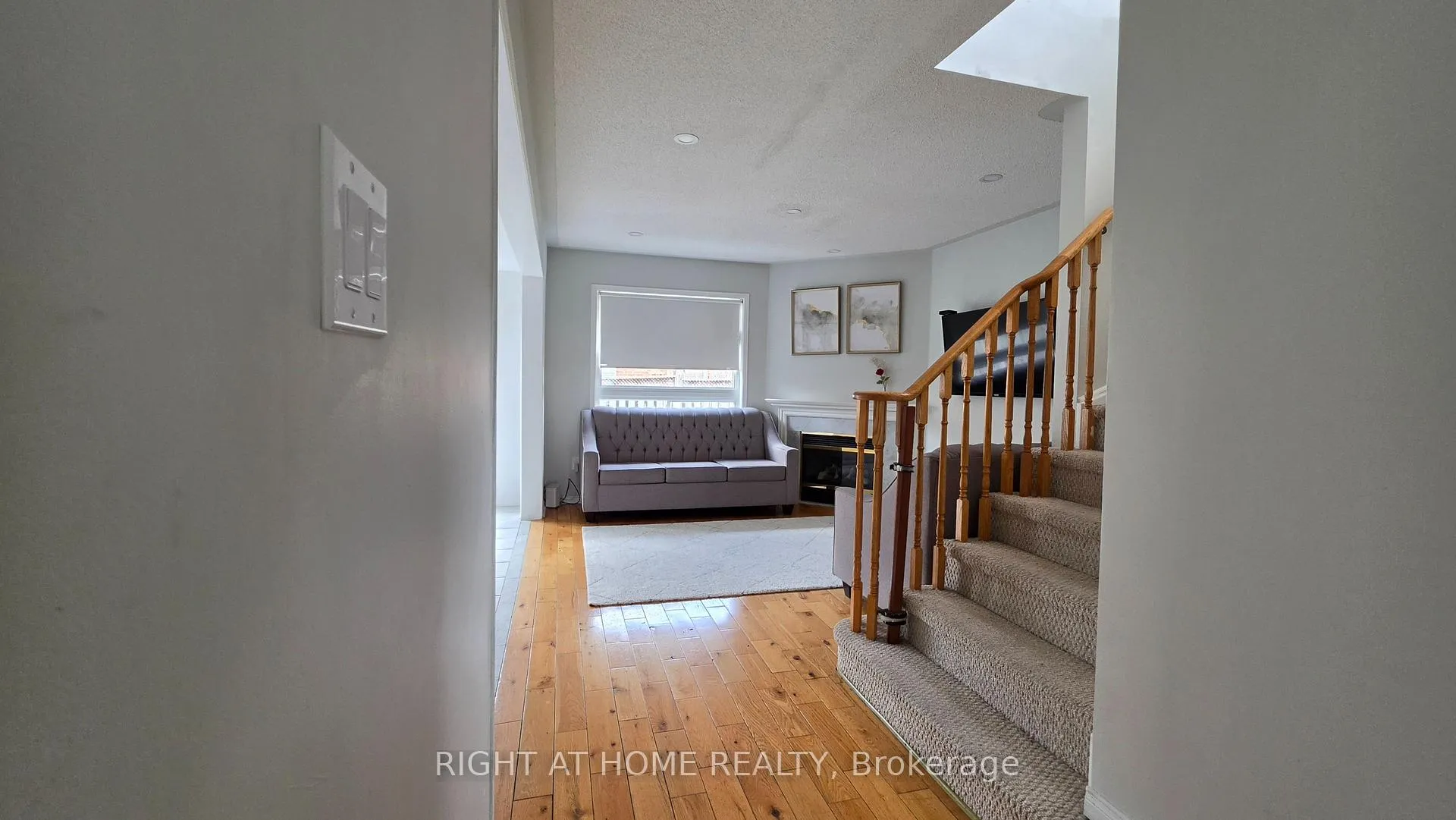 Photo 8 of 15 Tanglemere Crescent, Brampton, Fletcher's Meadow — HOMEH