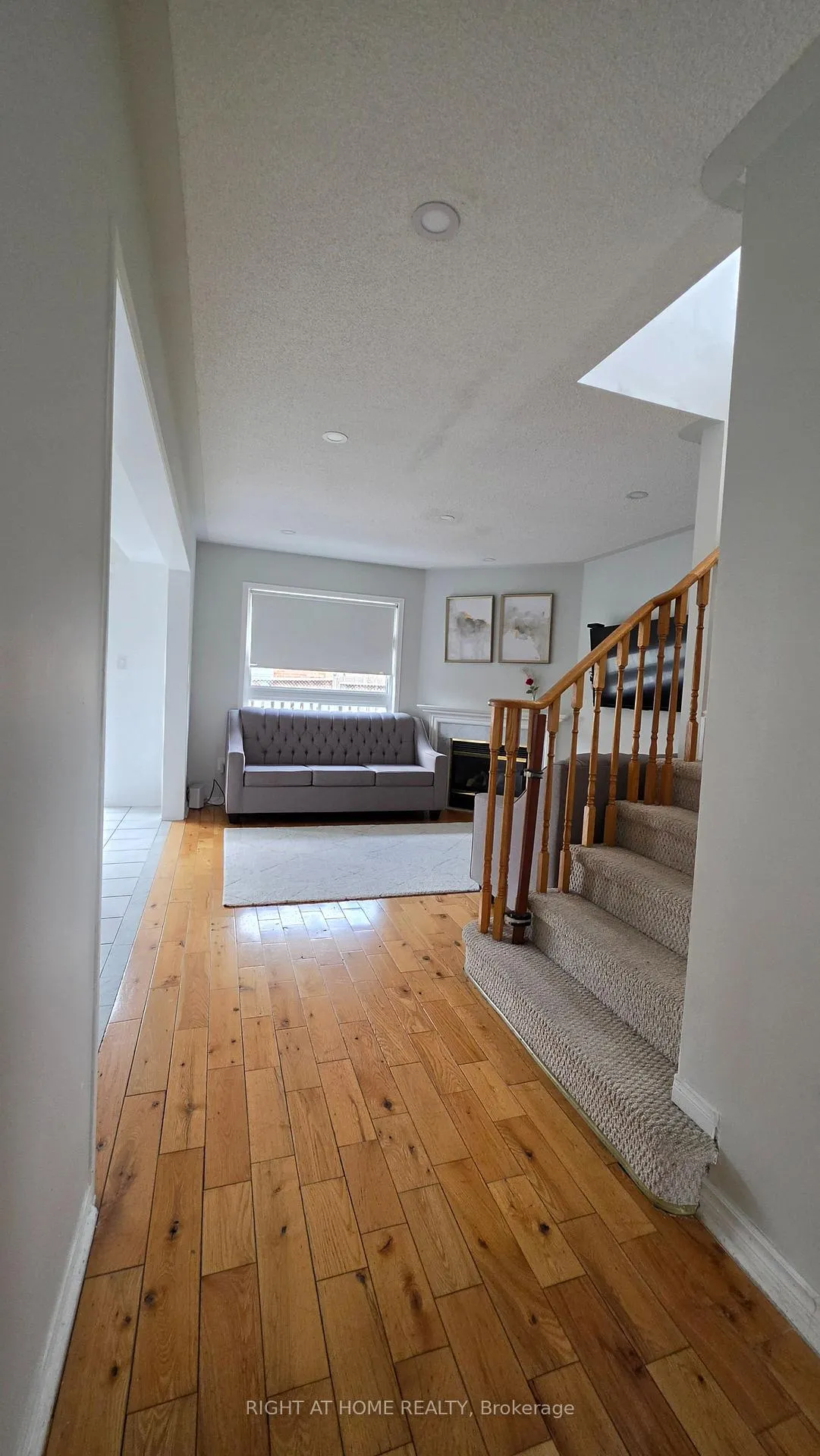 Photo 9 of 15 Tanglemere Crescent, Brampton, Fletcher's Meadow — HOMEH
