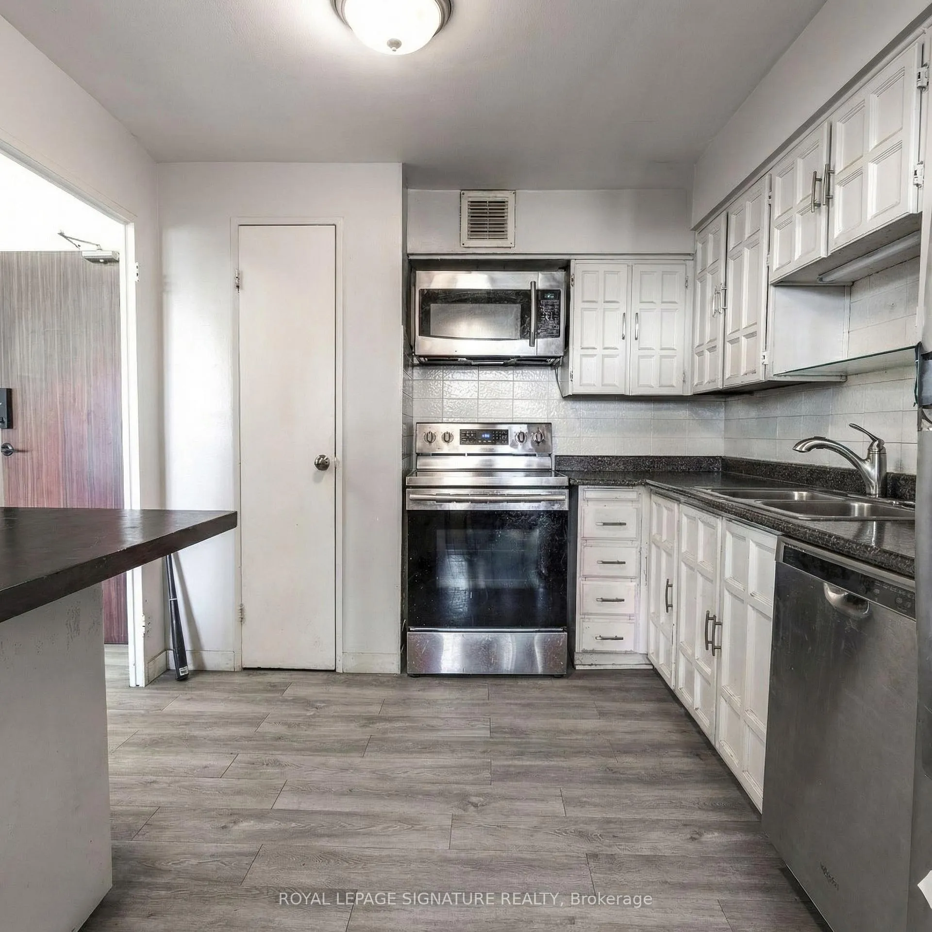 Photo 3 of Unit 301, 3555 Bathurst Street, Toronto, Bedford Park-Nortown — HOMEH