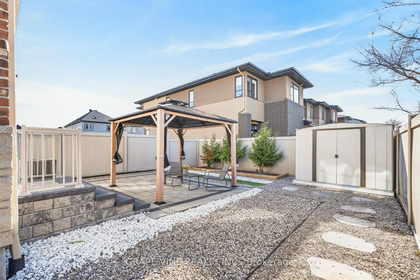 Photo 4 of 55 Tapadero Avenue, Ottawa, Kanata - Emerald Meadows/Trailwest — HOMEH