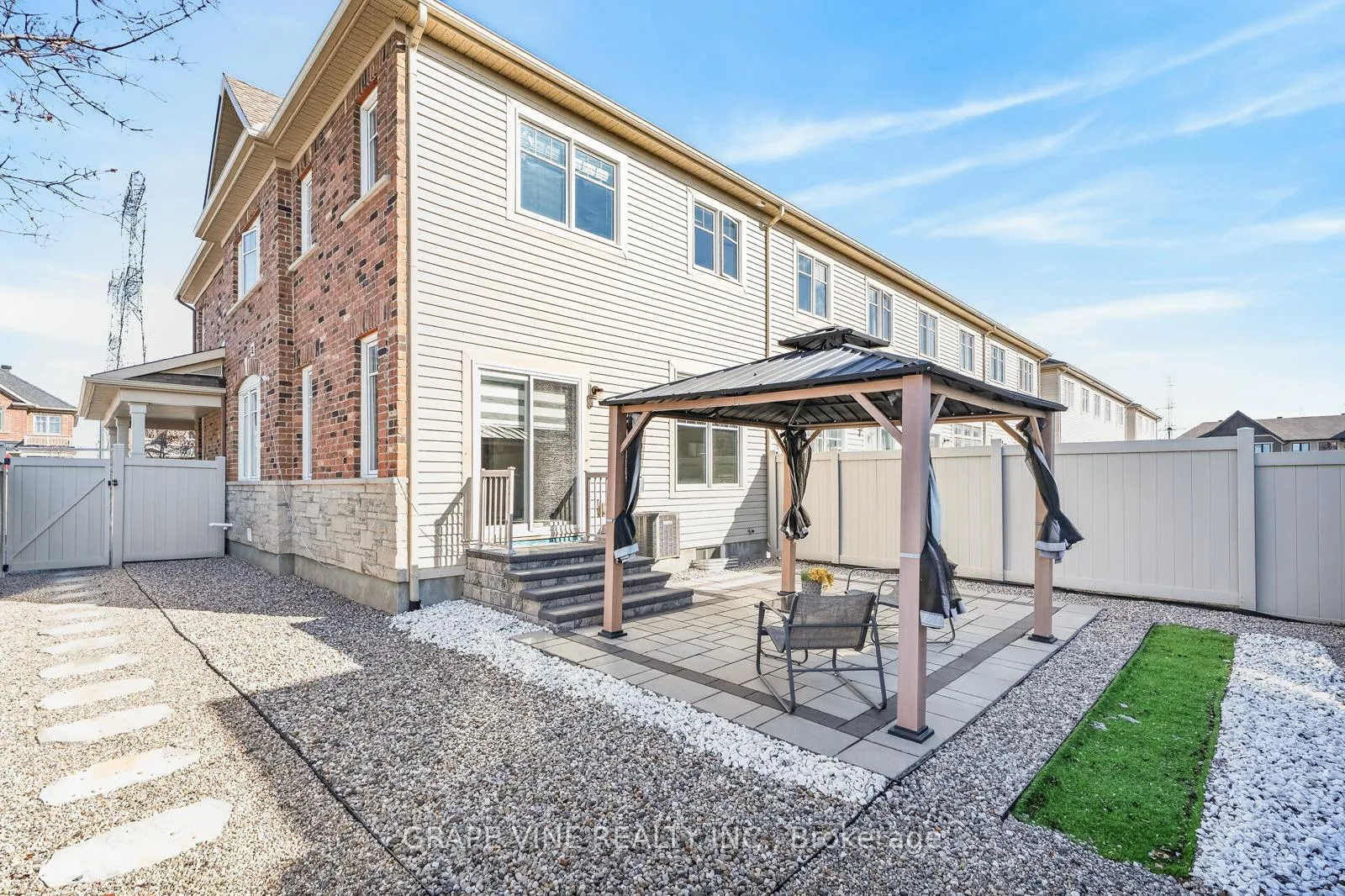 Photo 5 of 55 Tapadero Avenue, Ottawa, Kanata - Emerald Meadows/Trailwest — HOMEH
