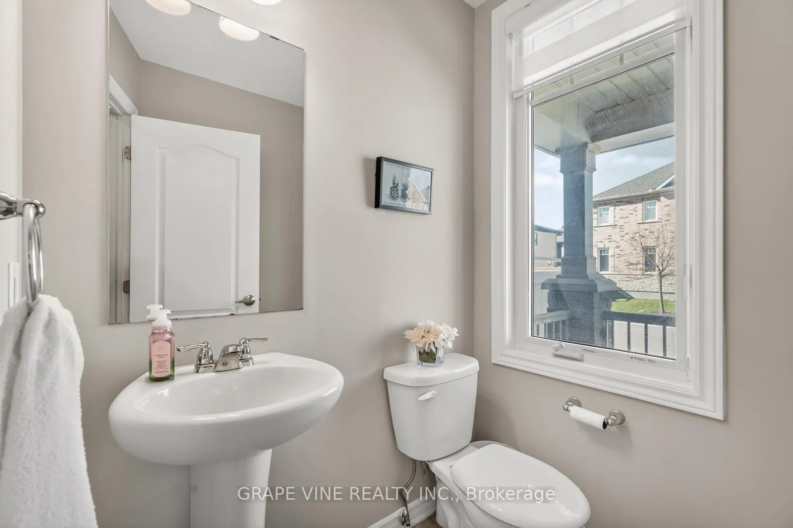 Photo 9 of 55 Tapadero Avenue, Ottawa, Kanata - Emerald Meadows/Trailwest — HOMEH