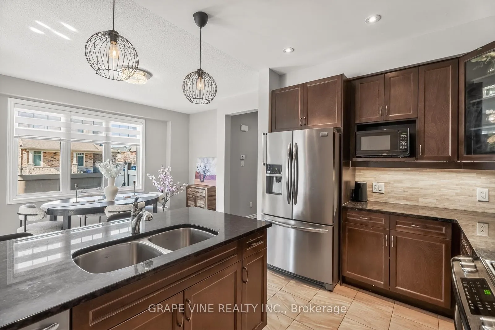 Photo 15 of 55 Tapadero Avenue, Ottawa, Kanata - Emerald Meadows/Trailwest — HOMEH