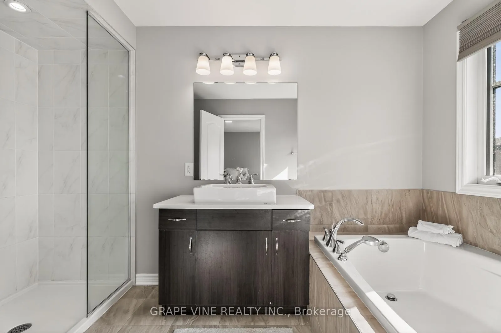 Photo 24 of 55 Tapadero Avenue, Ottawa, Kanata - Emerald Meadows/Trailwest — HOMEH