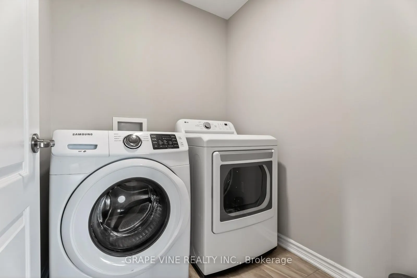 Photo 27 of 55 Tapadero Avenue, Ottawa, Kanata - Emerald Meadows/Trailwest — HOMEH