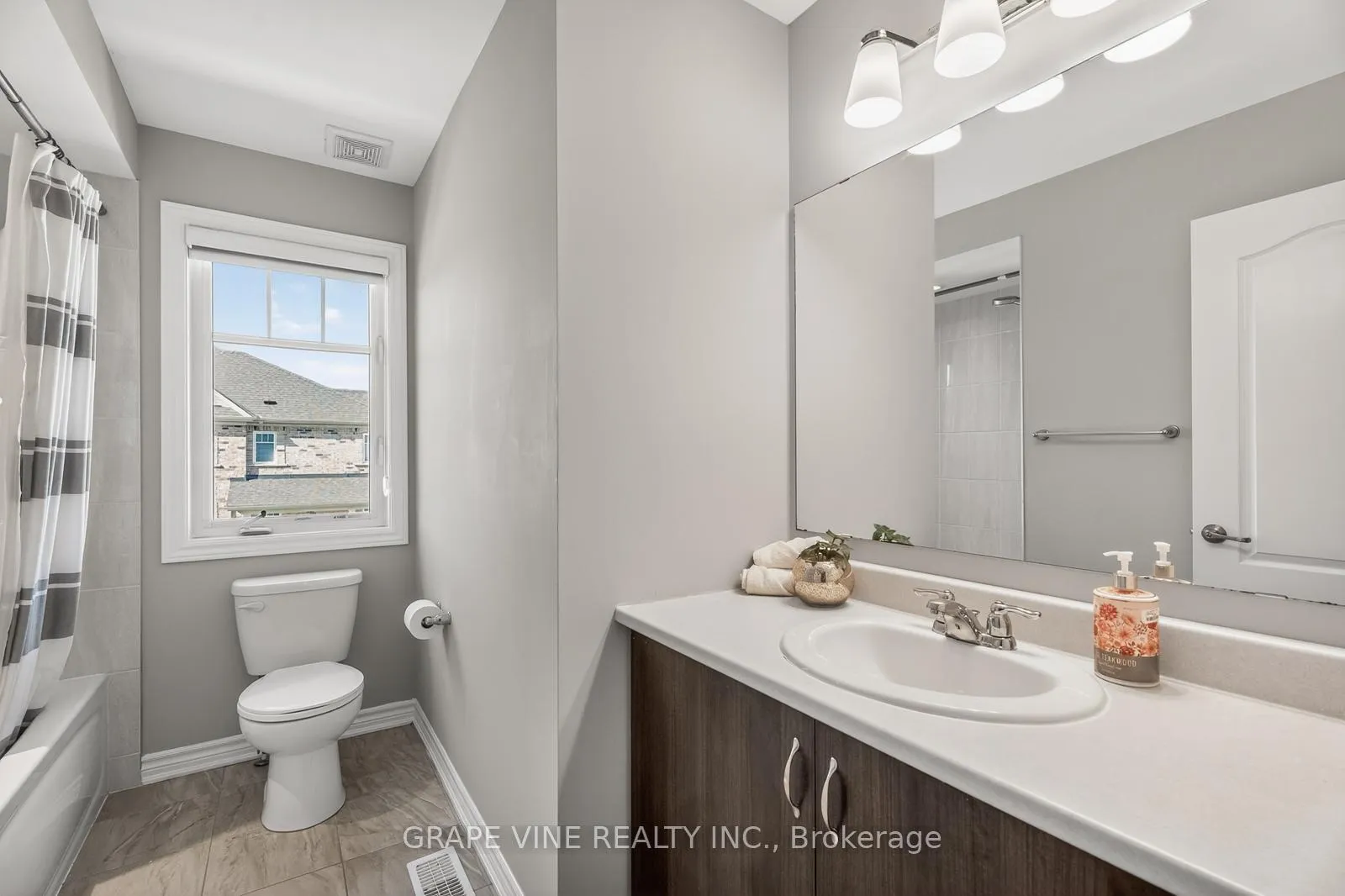 Photo 30 of 55 Tapadero Avenue, Ottawa, Kanata - Emerald Meadows/Trailwest — HOMEH