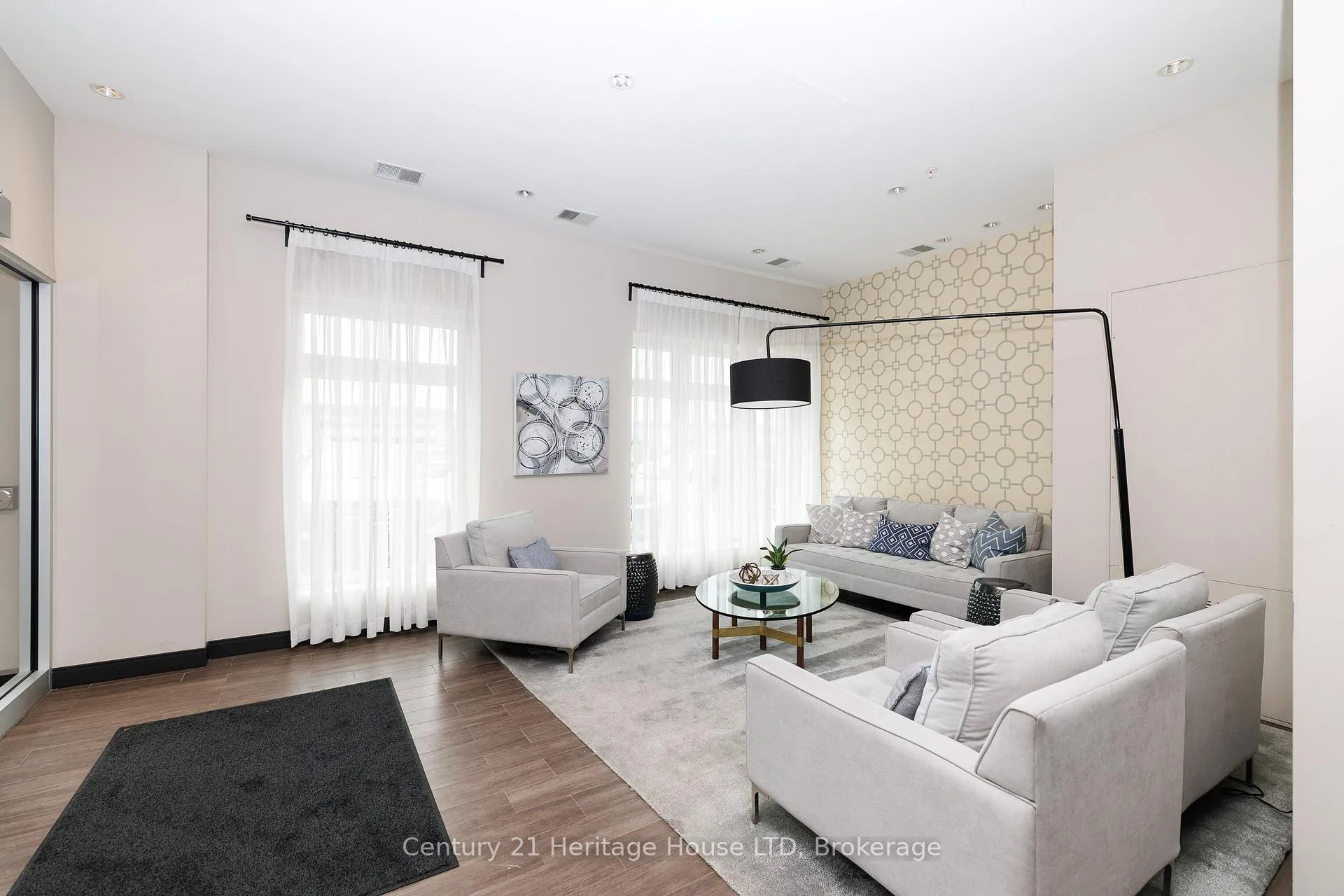 Photo 3 of Unit 402, 520 North Service Road, Grimsby, Grimsby Beach — HOMEH
