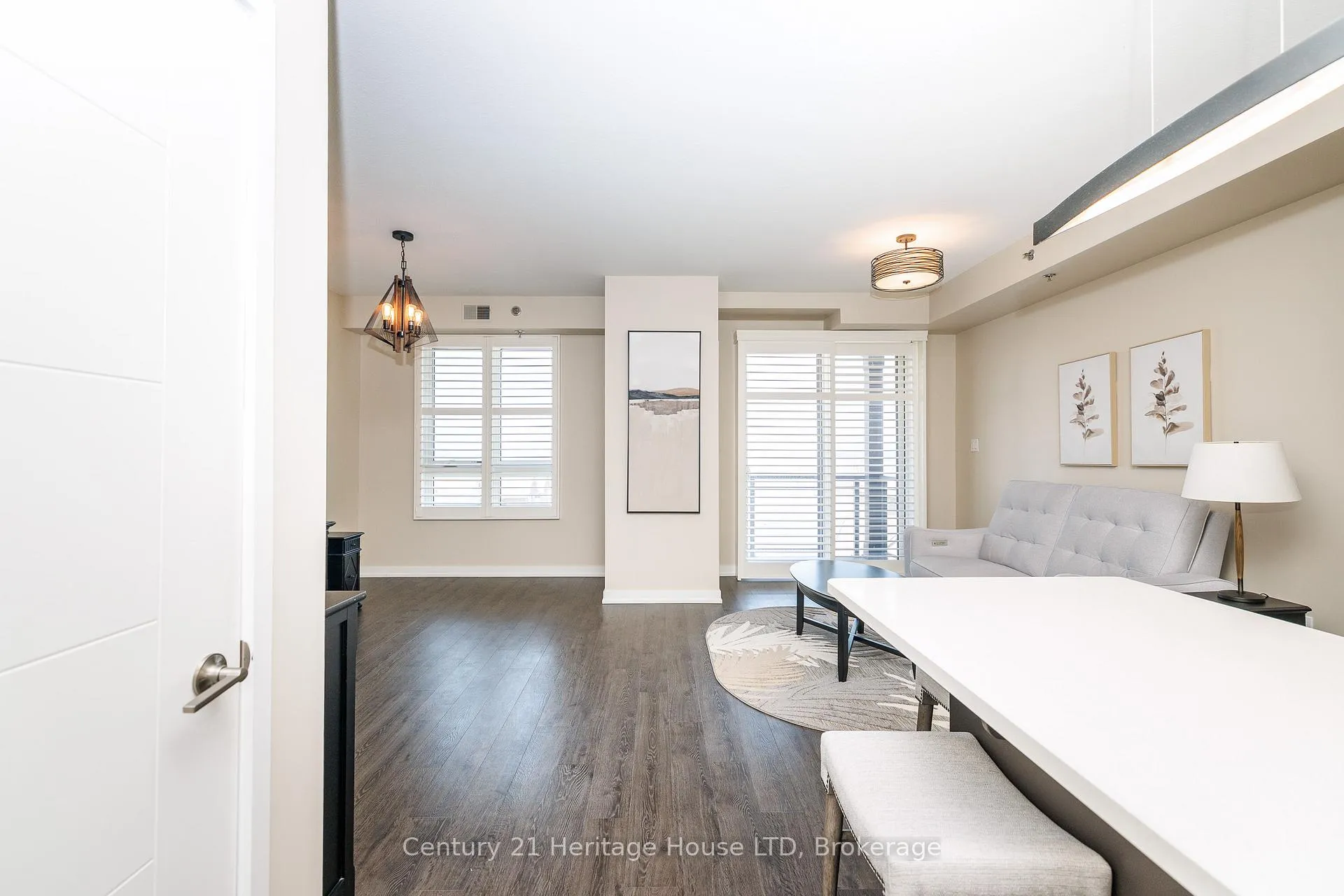 Photo 6 of Unit 402, 520 North Service Road, Grimsby, Grimsby Beach — HOMEH