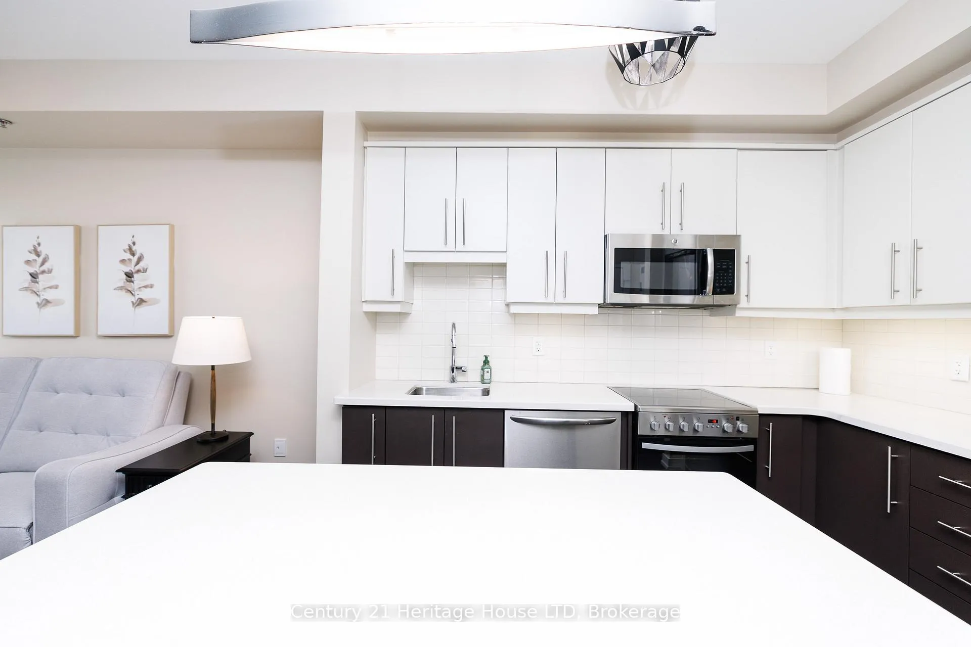 Photo 7 of Unit 402, 520 North Service Road, Grimsby, Grimsby Beach — HOMEH