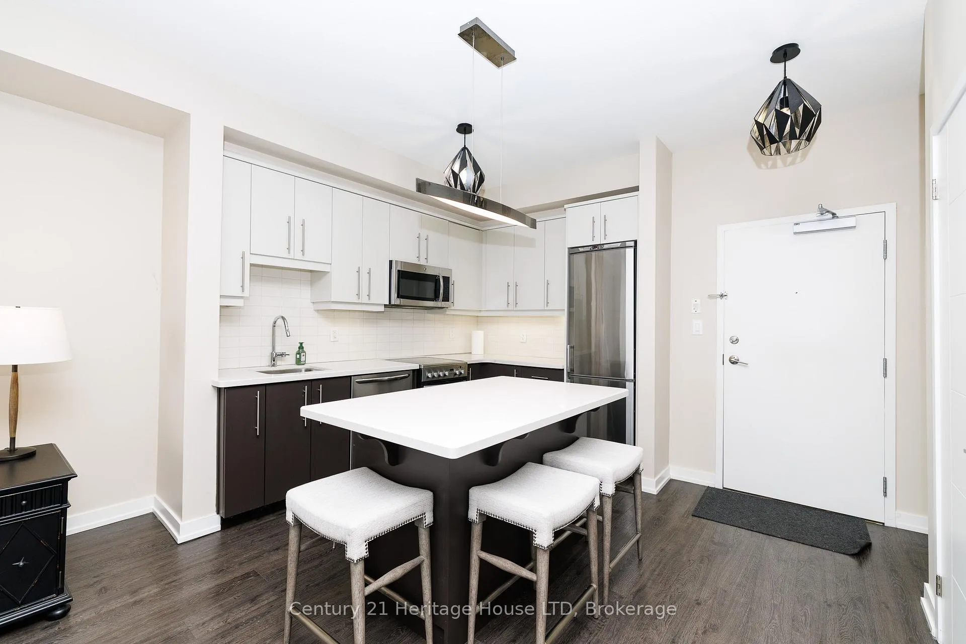 Photo 8 of Unit 402, 520 North Service Road, Grimsby, Grimsby Beach — HOMEH