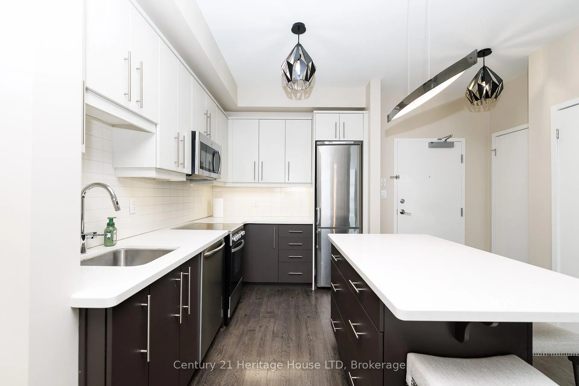 Photo 9 of Unit 402, 520 North Service Road, Grimsby, Grimsby Beach — HOMEH