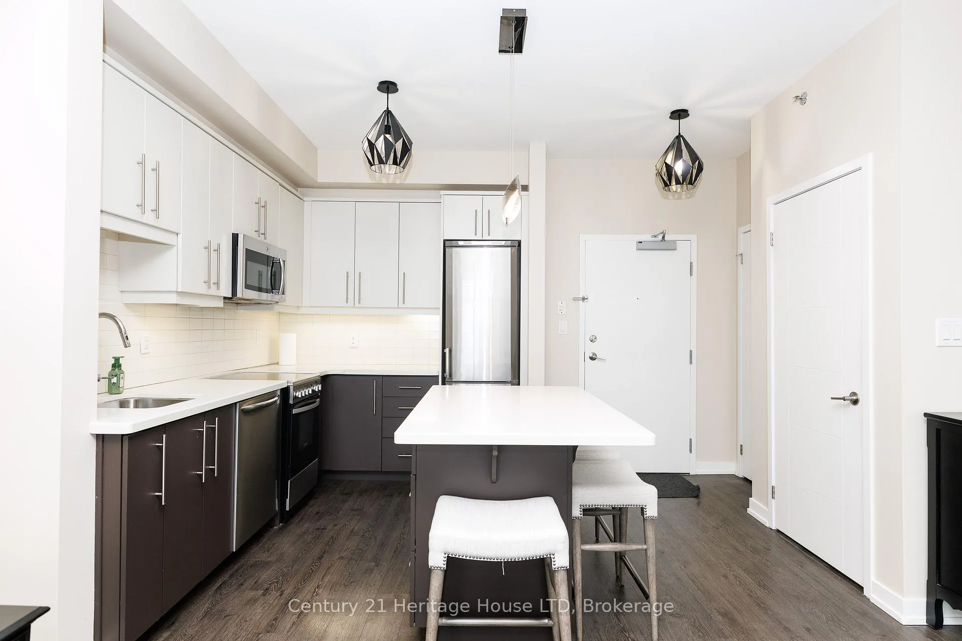 Photo 10 of Unit 402, 520 North Service Road, Grimsby, Grimsby Beach — HOMEH