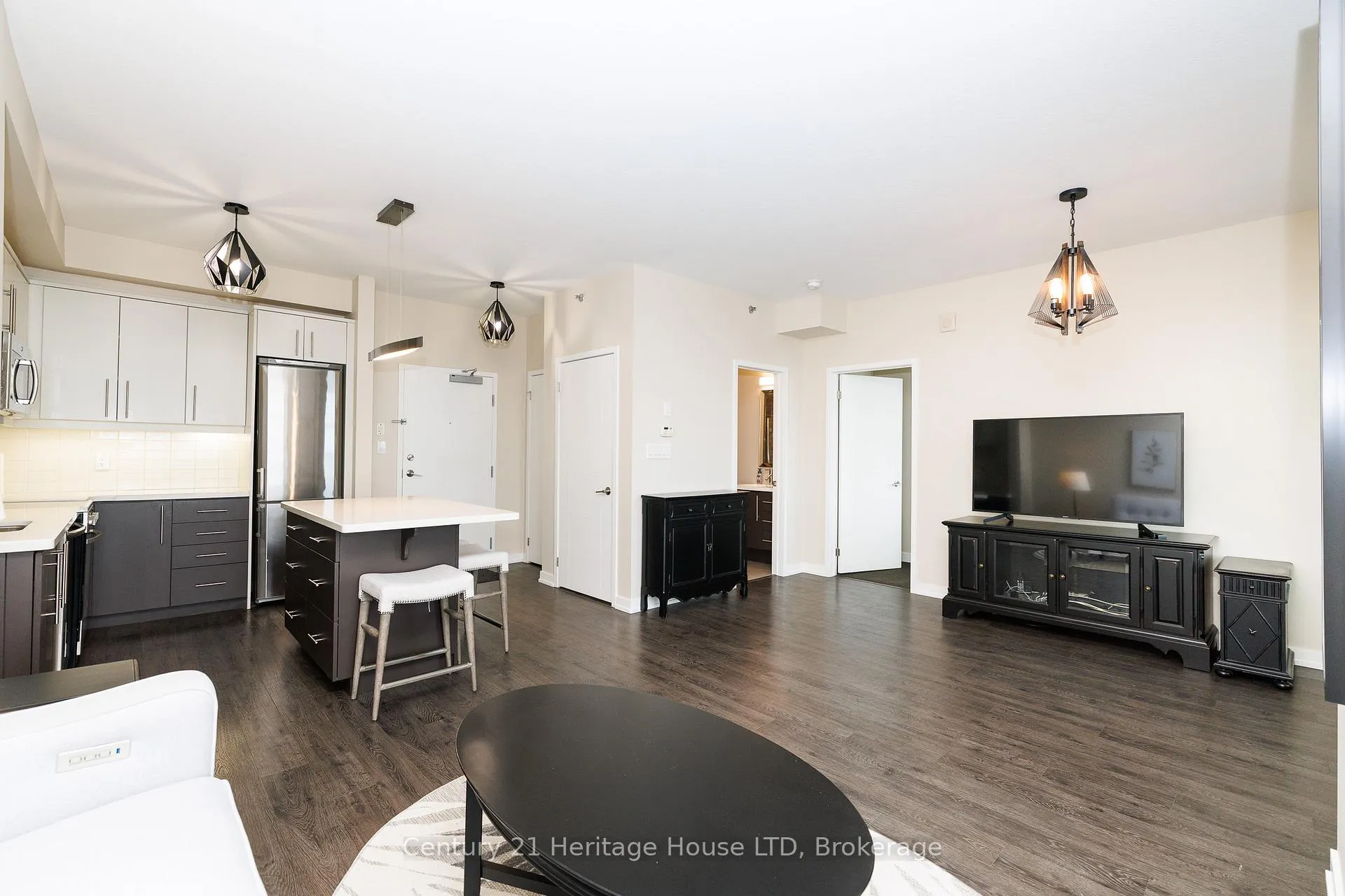 Photo 11 of Unit 402, 520 North Service Road, Grimsby, Grimsby Beach — HOMEH