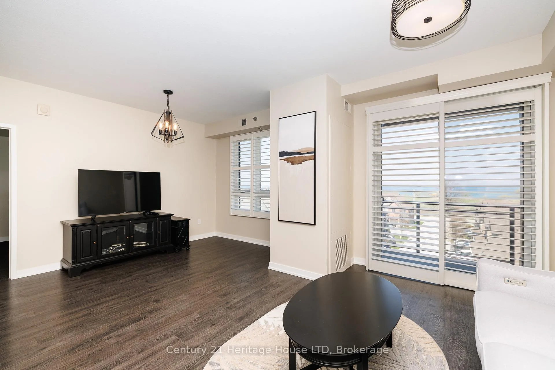 Photo 13 of Unit 402, 520 North Service Road, Grimsby, Grimsby Beach — HOMEH