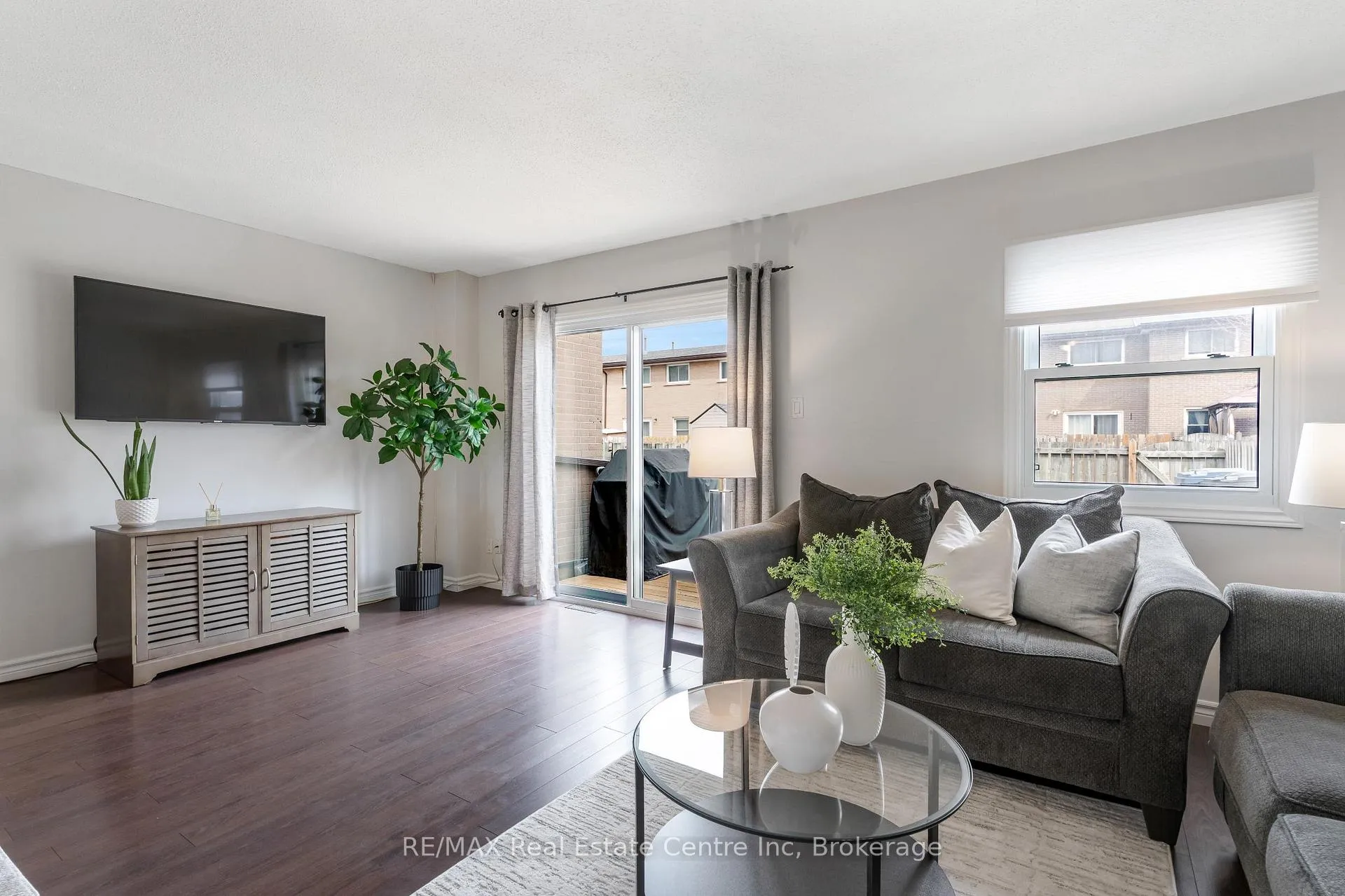 Photo 3 of 441 Victoria Road N, Guelph, Victoria North — HOMEH