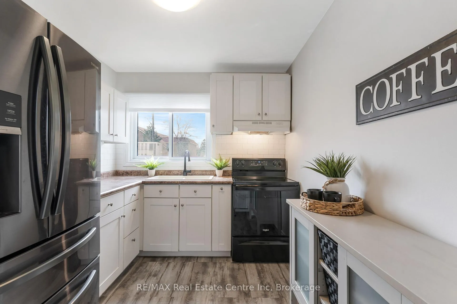 Photo 8 of 441 Victoria Road N, Guelph, Victoria North — HOMEH