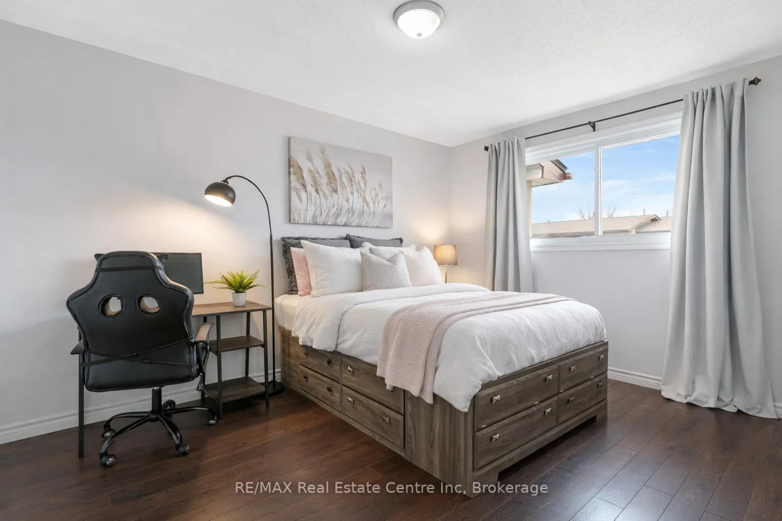 Photo 12 of 441 Victoria Road N, Guelph, Victoria North — HOMEH