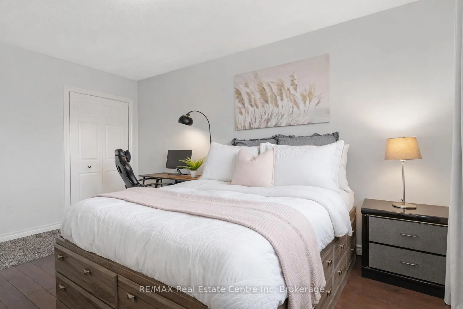 Photo 13 of 441 Victoria Road N, Guelph, Victoria North — HOMEH