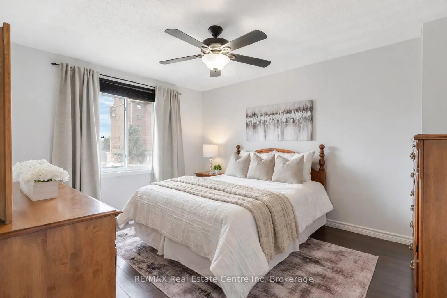 Photo 15 of 441 Victoria Road N, Guelph, Victoria North — HOMEH