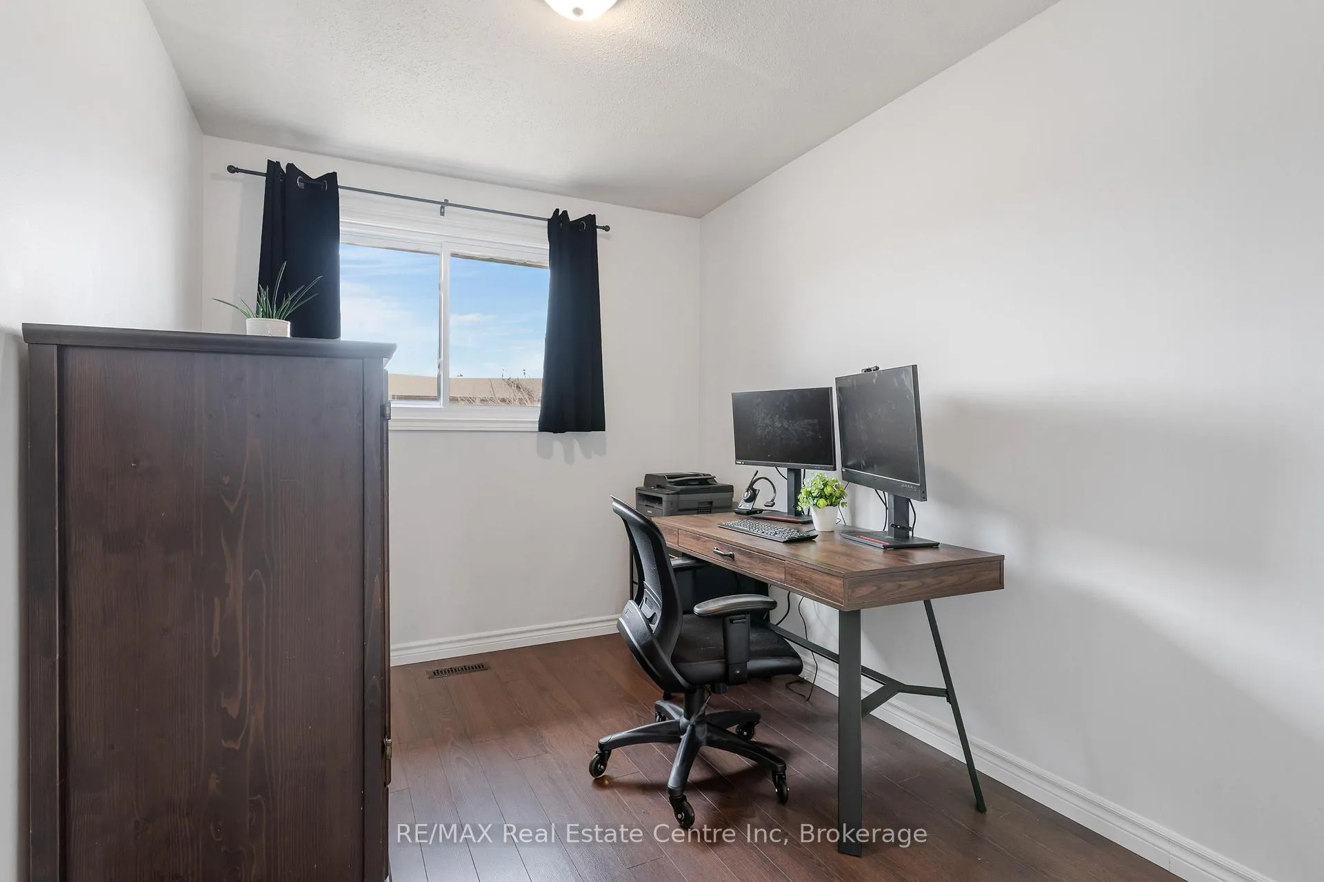 Photo 17 of 441 Victoria Road N, Guelph, Victoria North — HOMEH