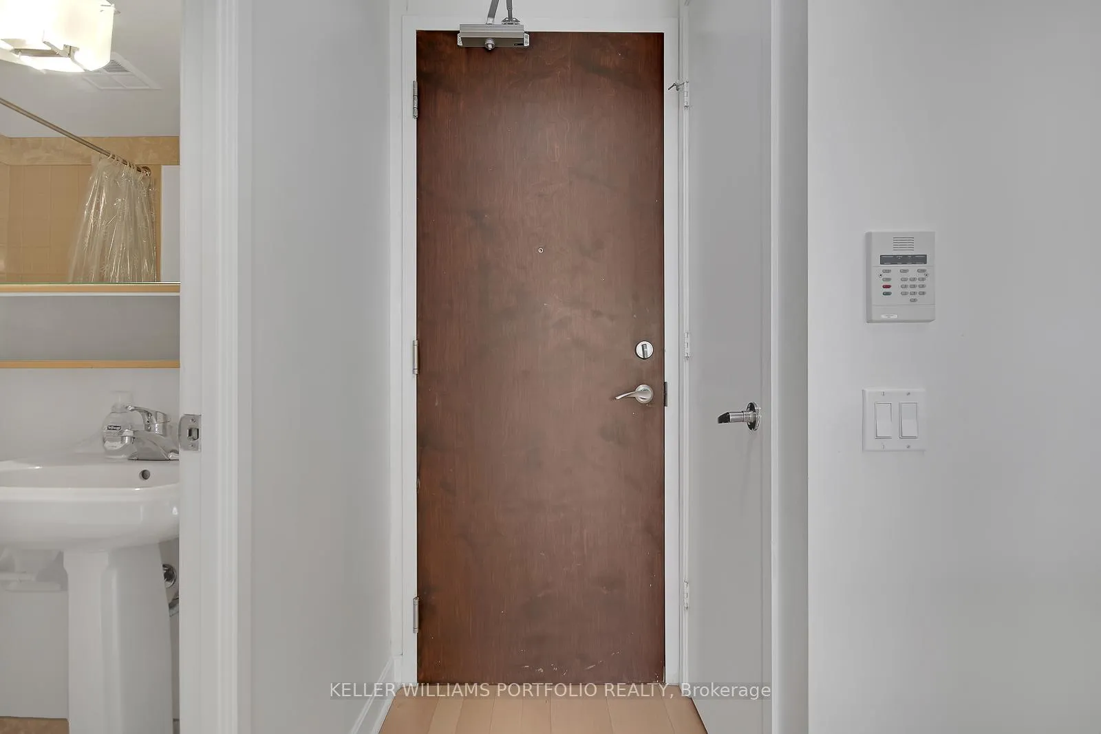 Photo 3 of Unit 1204, 85 Bloor Street E, Toronto, Waterfront Communities — HOMEH