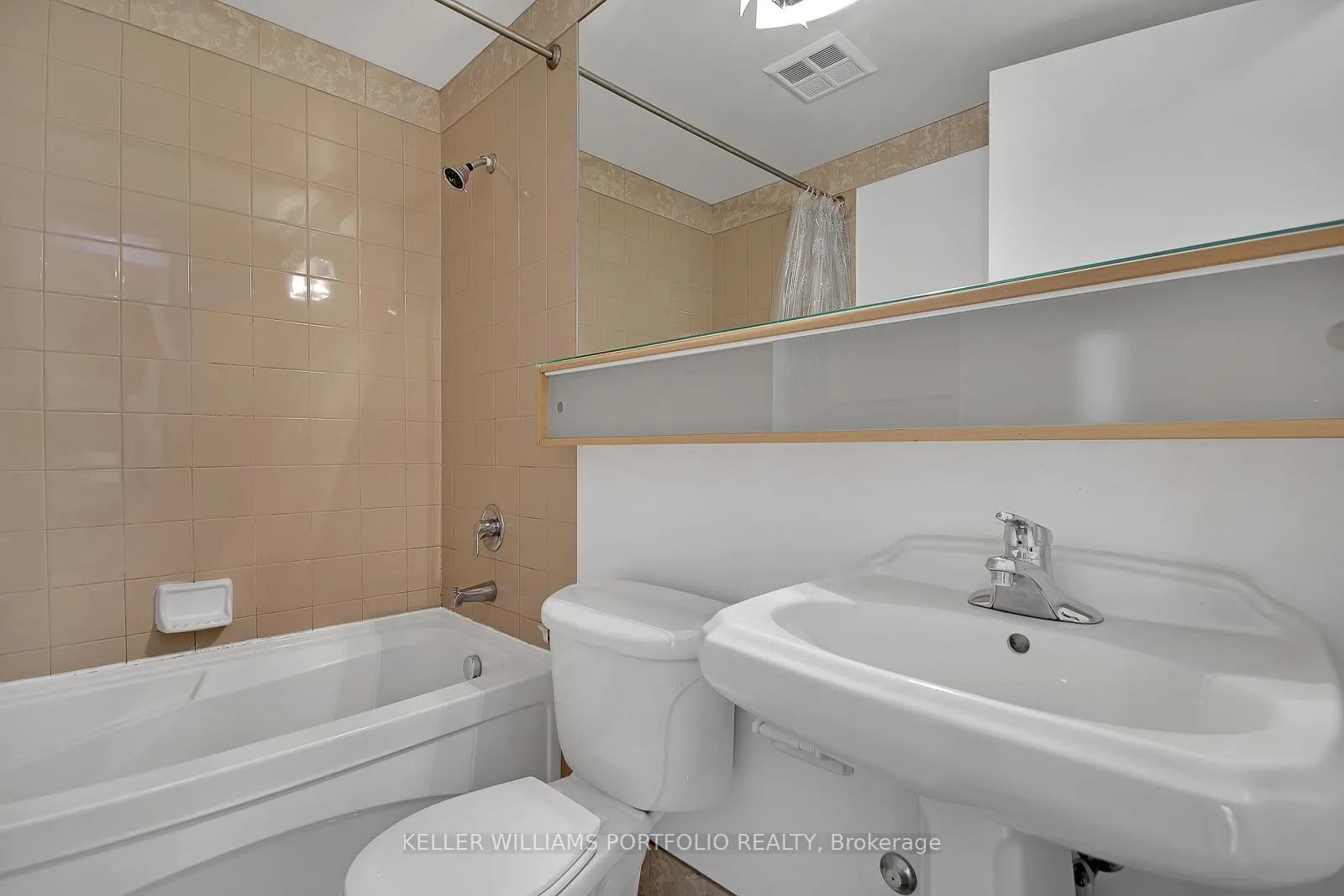 Photo 4 of Unit 1204, 85 Bloor Street E, Toronto, Waterfront Communities — HOMEH
